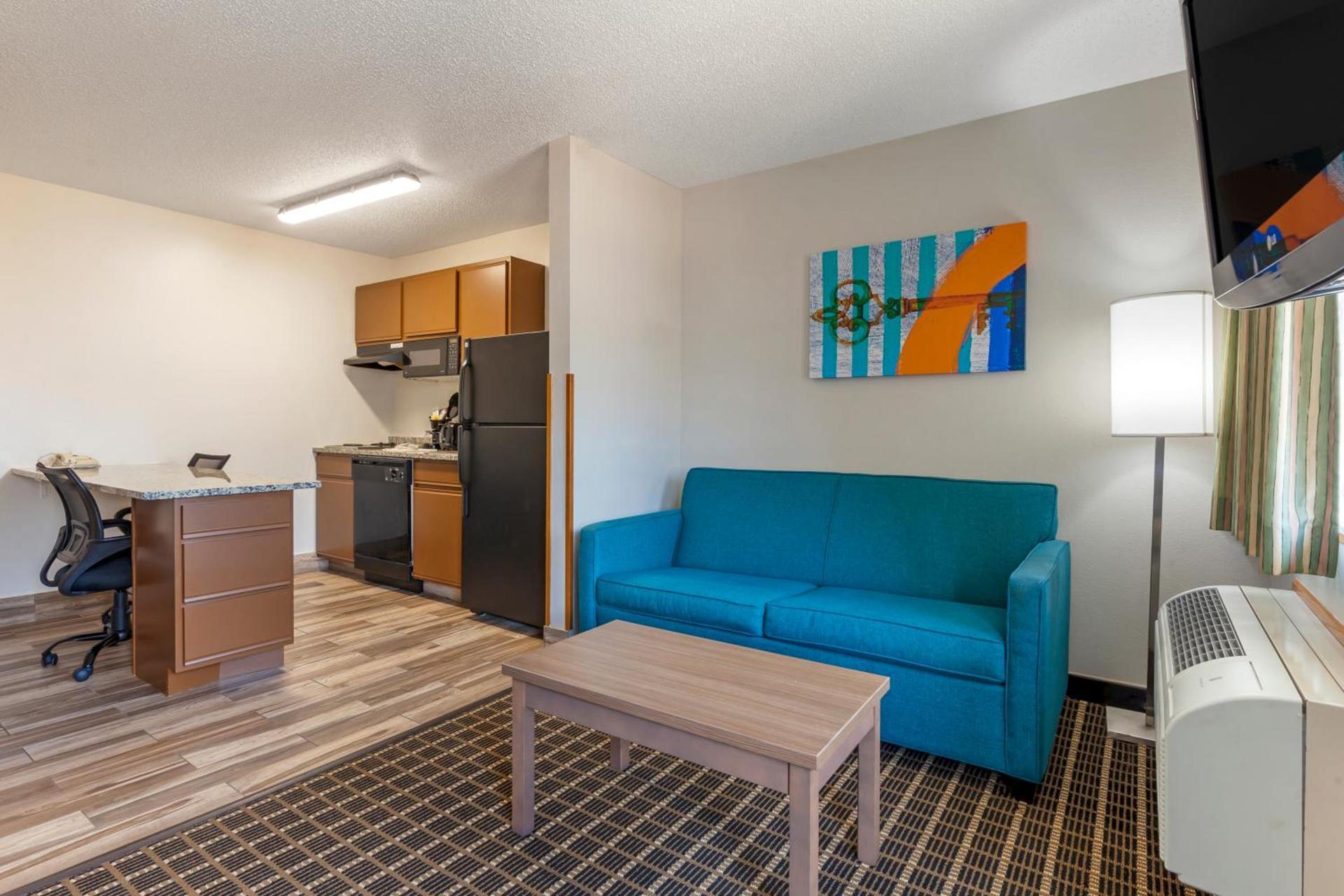 MainStay Suites Dubuque at Hwy 20 photo 36