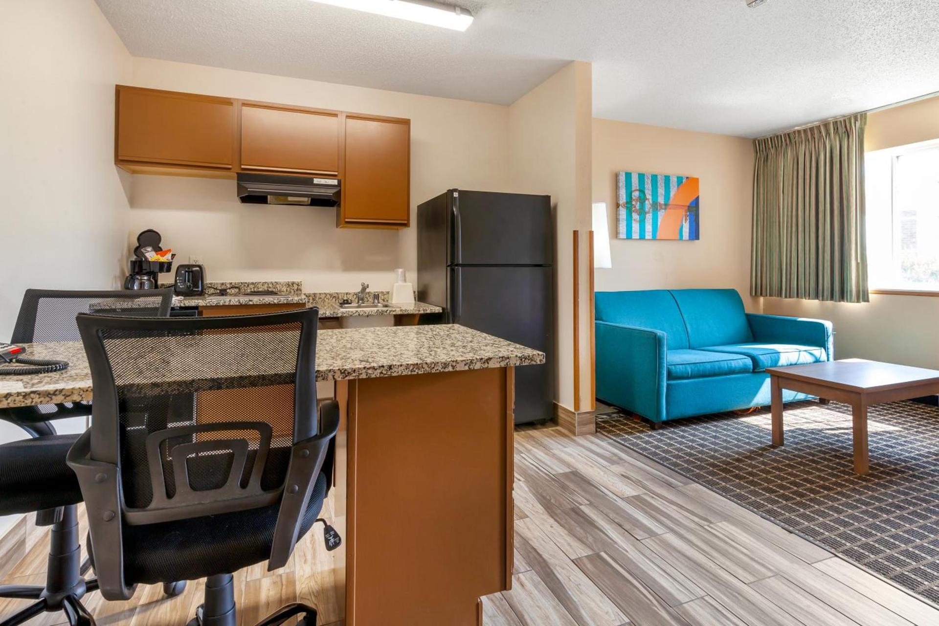 MainStay Suites Dubuque at Hwy 20 photo 37