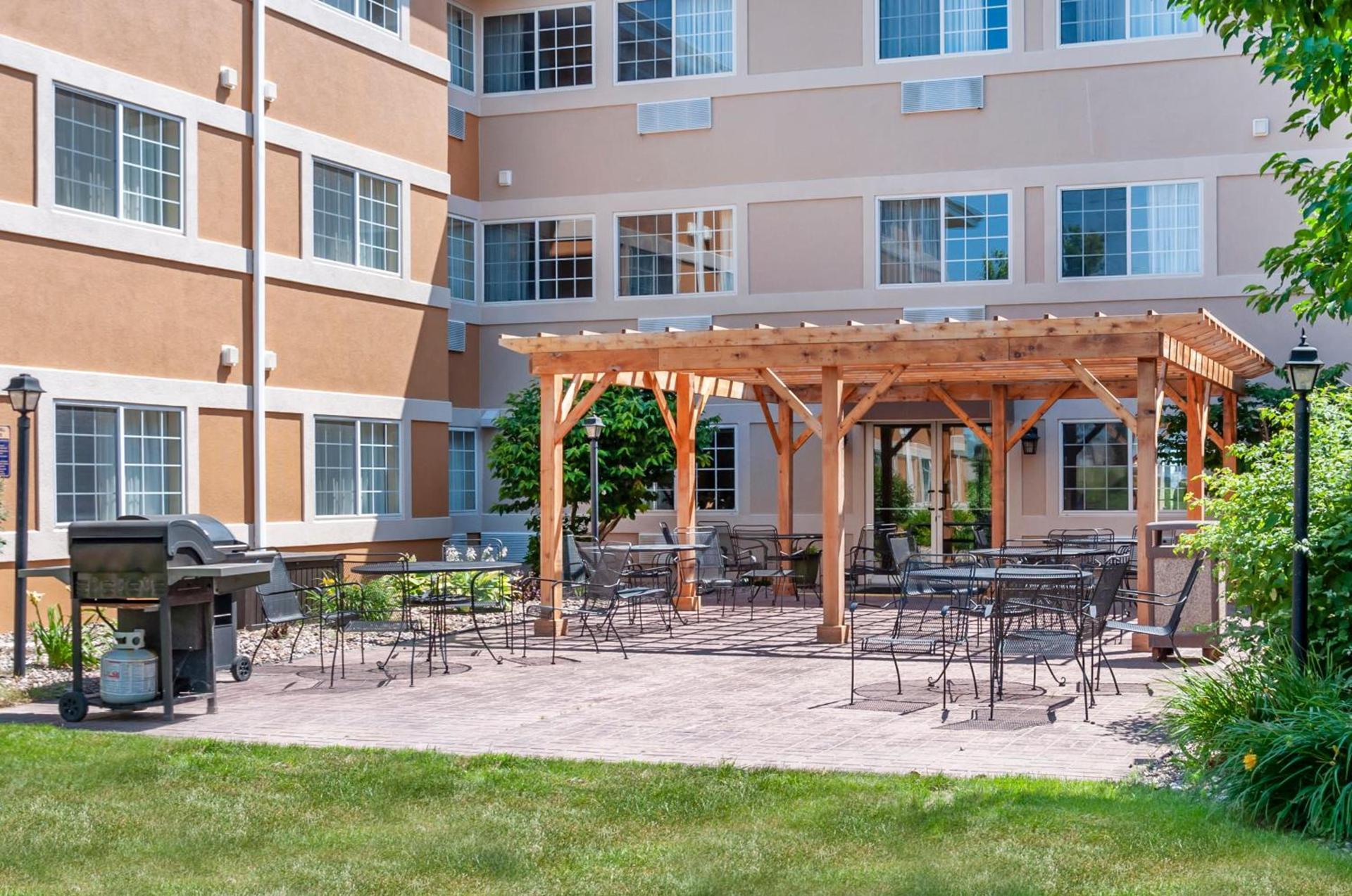 MainStay Suites Dubuque at Hwy 20 photo 47