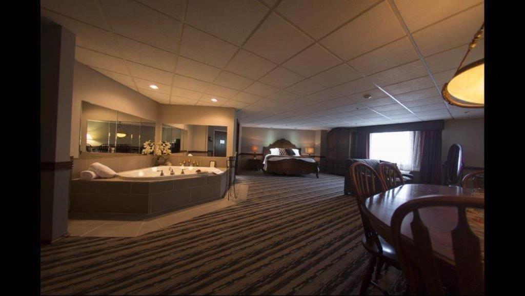 Colonial Hotel photo 25
