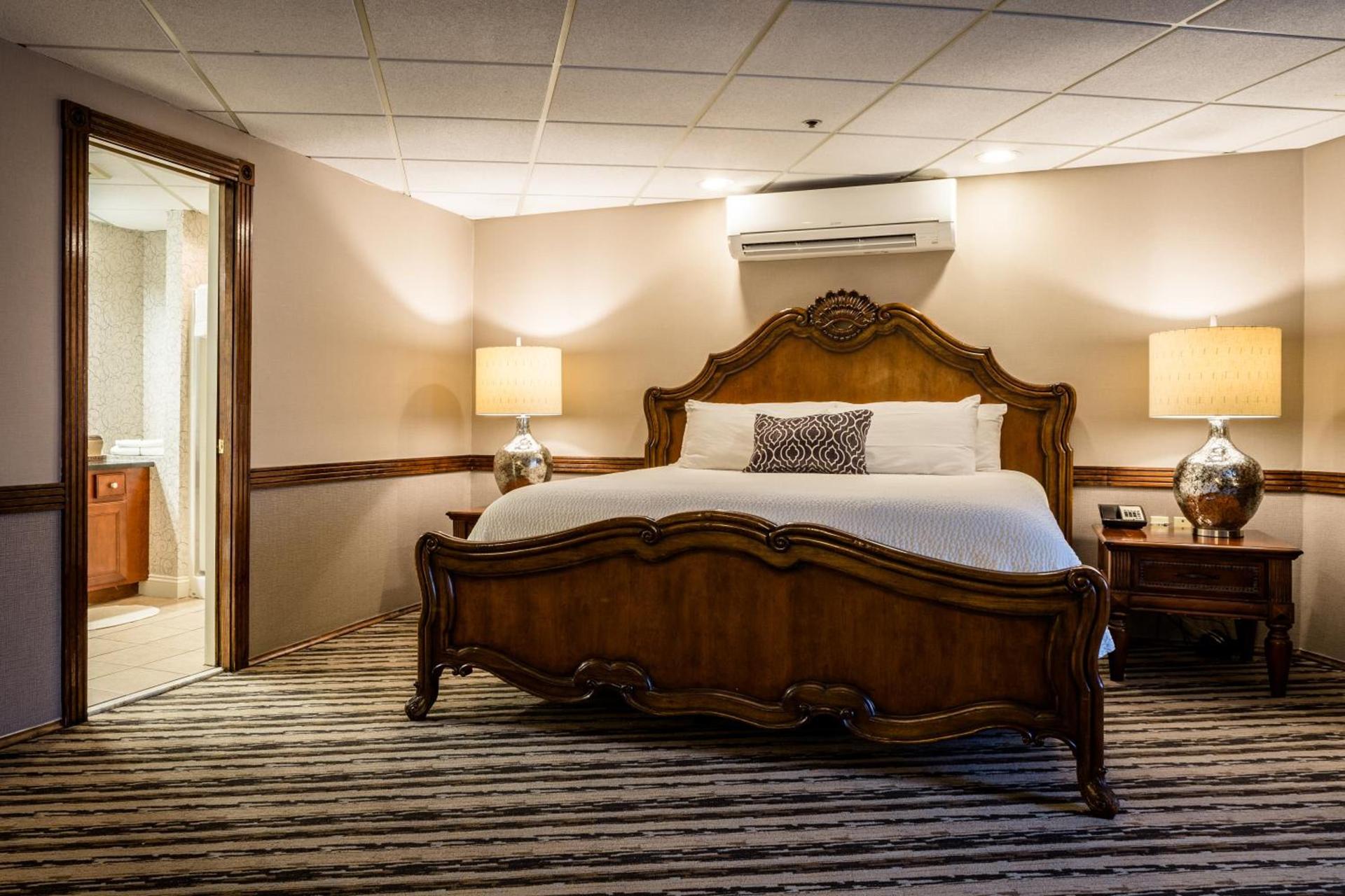 Colonial Hotel photo 26