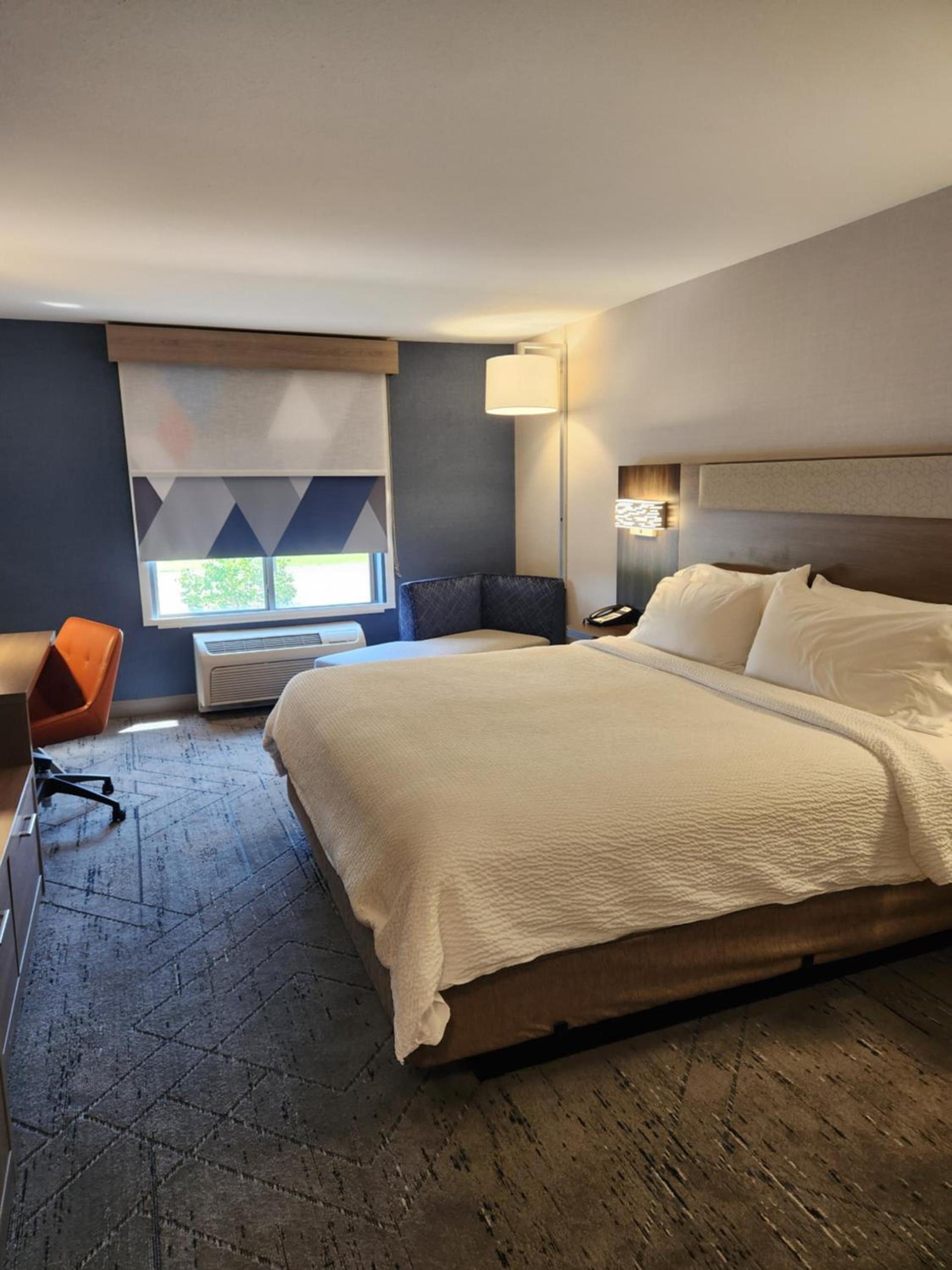 Holiday Inn Express Hotel & Suites Crawfordsville by IHG photo 10