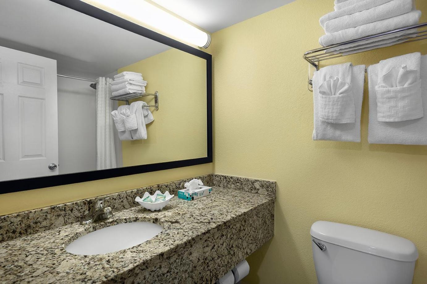 Best Western Ocean Sands Beach Resort photo 25