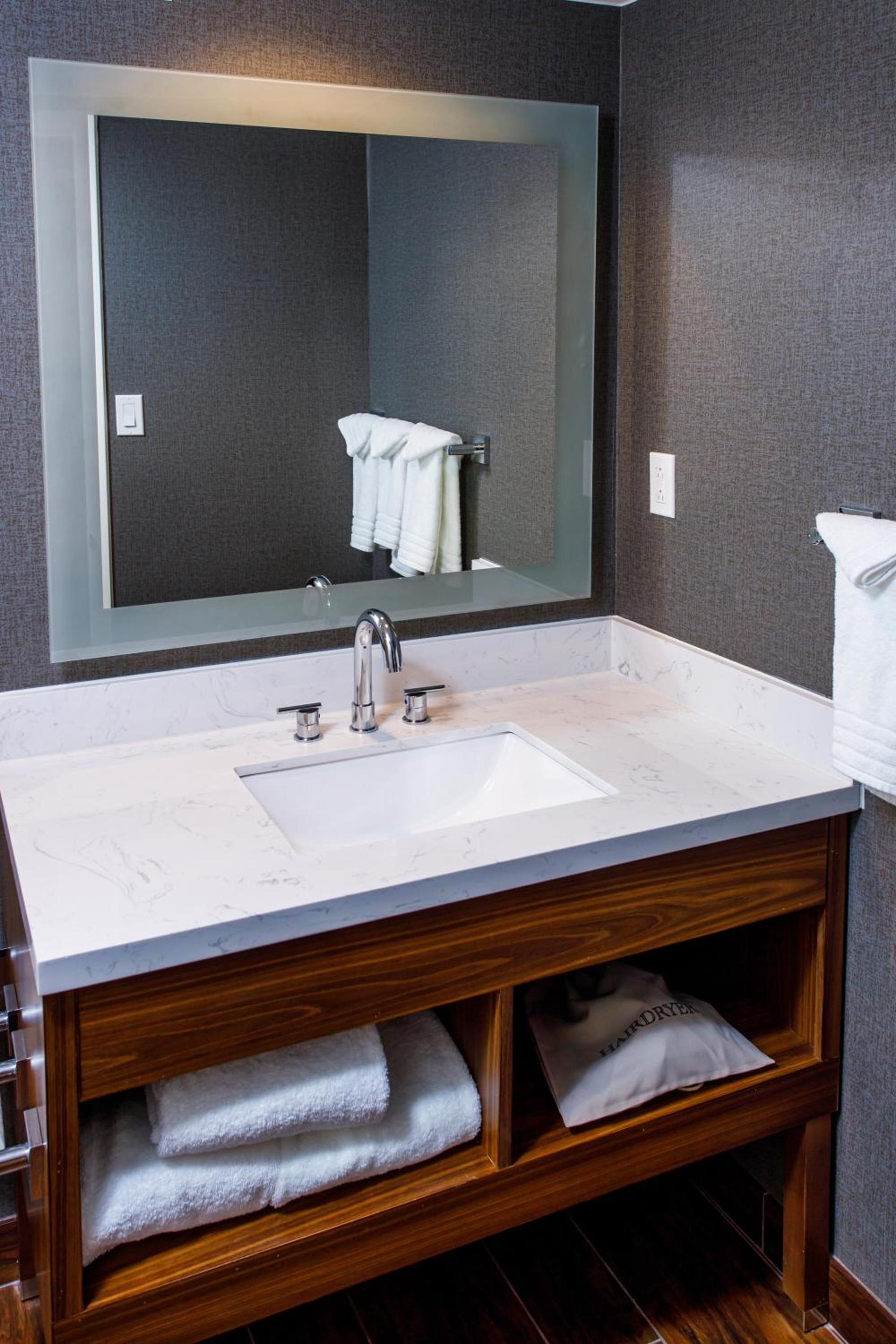 DoubleTree by Hilton Appleton, WI photo 40