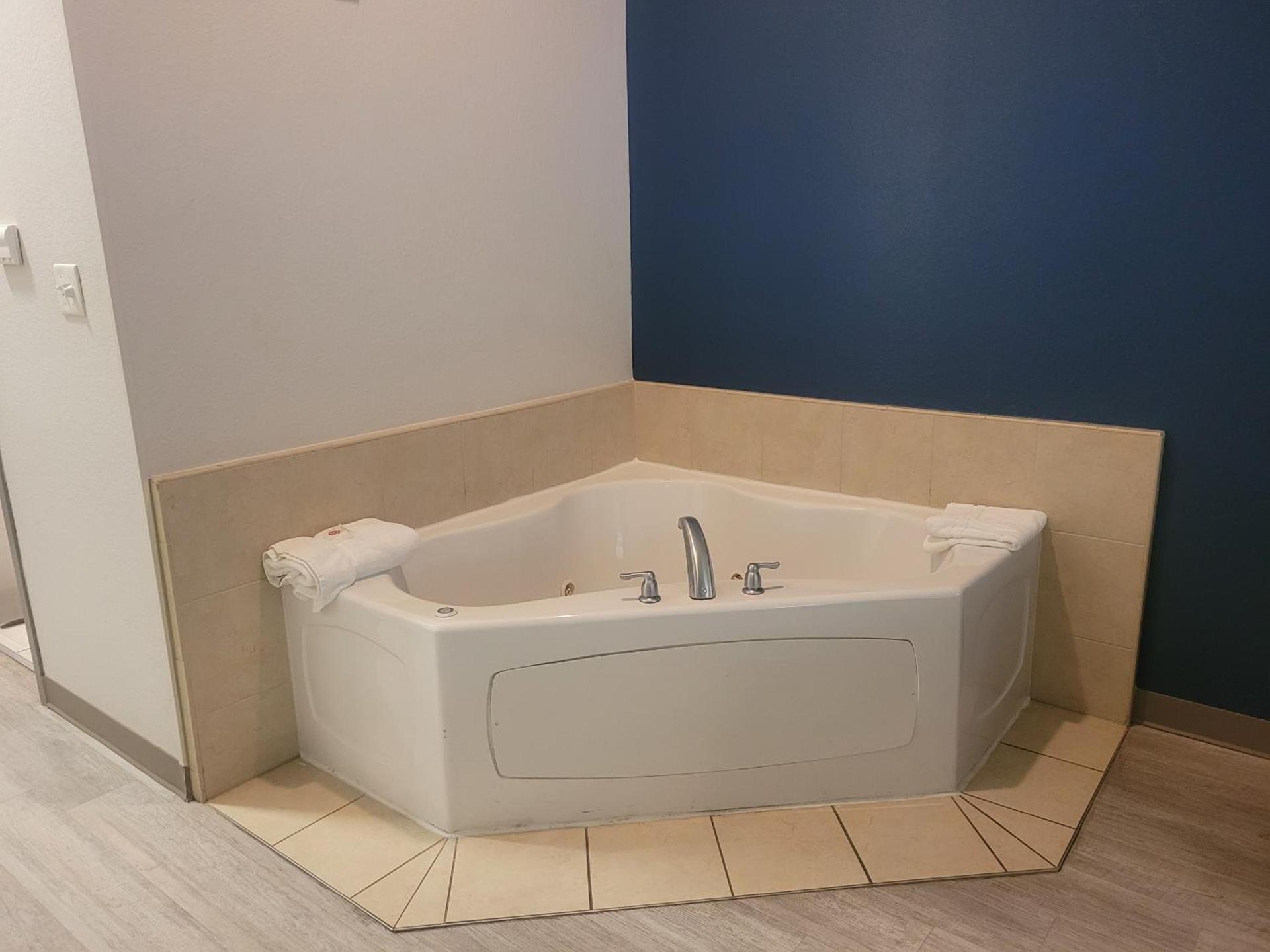 Comfort Inn & Suites Dothan Northside Plaza photo 20