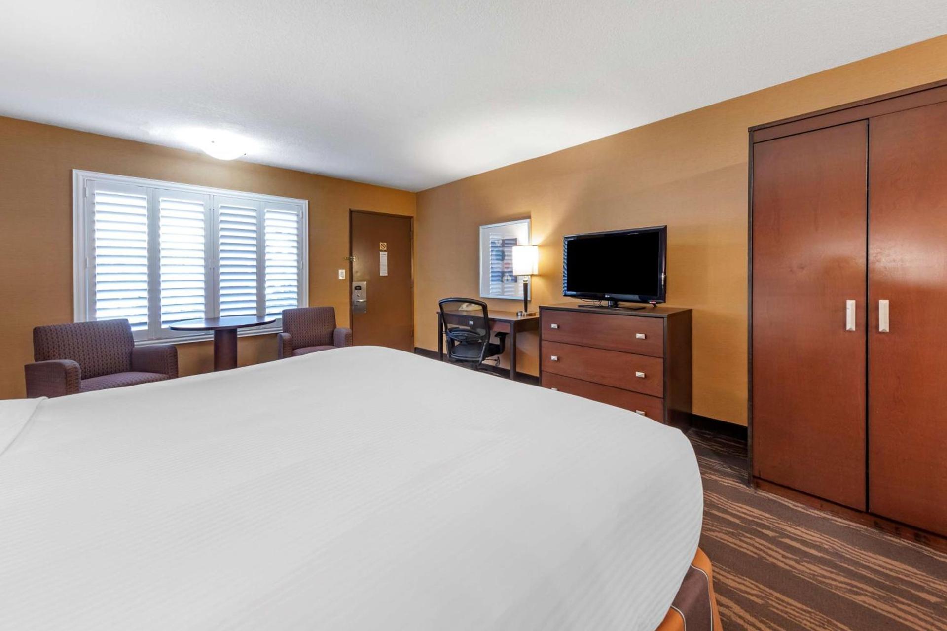 Best Western Plus Stovall's Inn photo 36