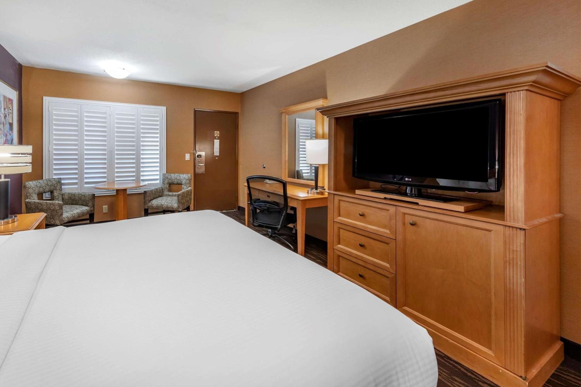 Best Western Plus Stovall's Inn photo 37