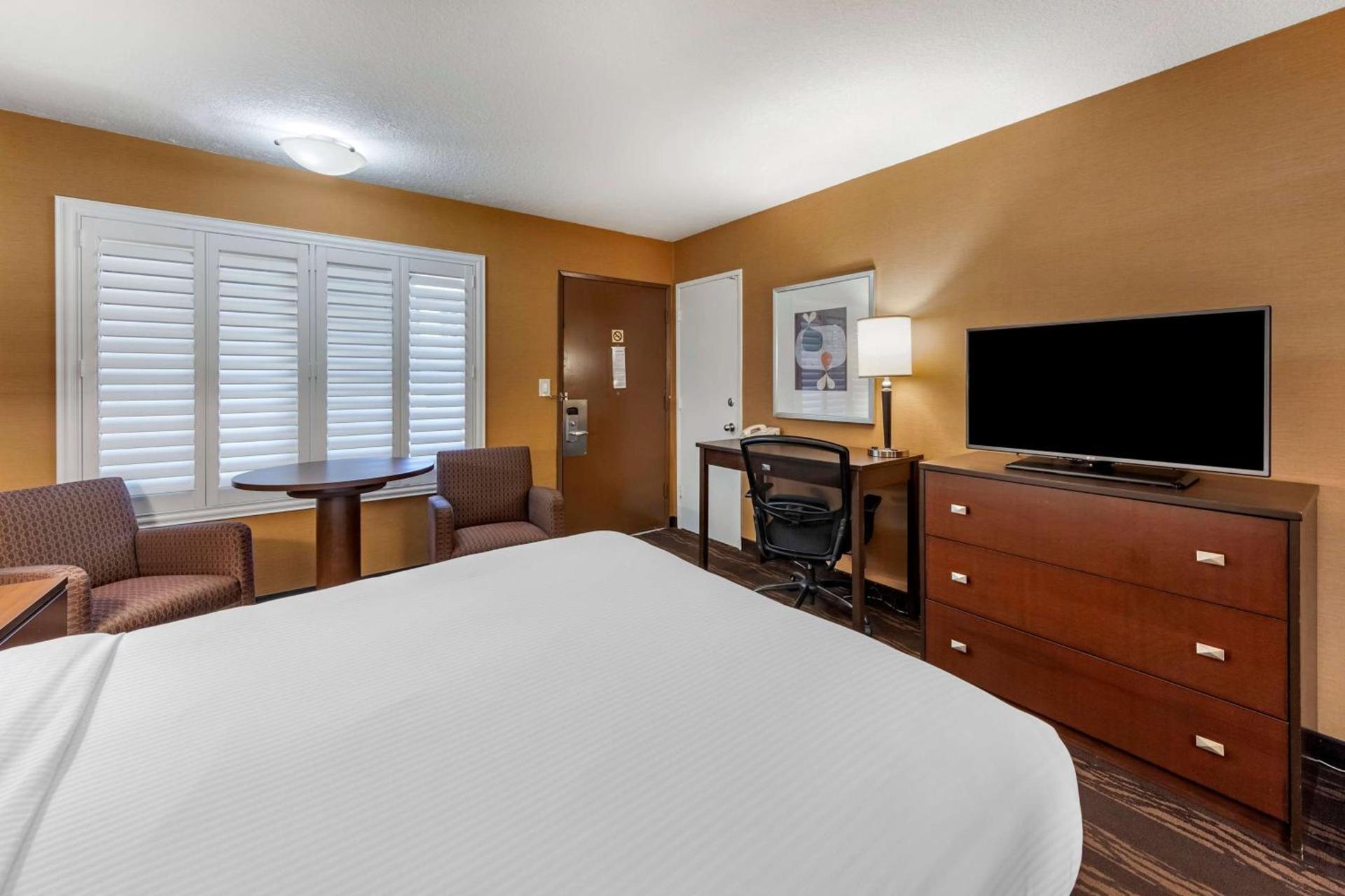 Best Western Plus Stovall's Inn photo 38