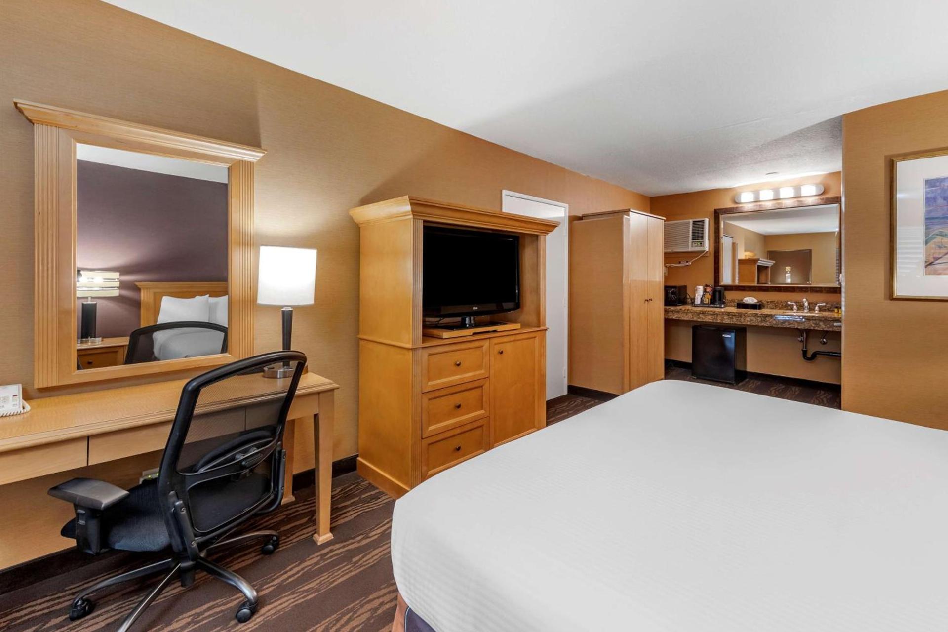 Best Western Plus Stovall's Inn photo 40