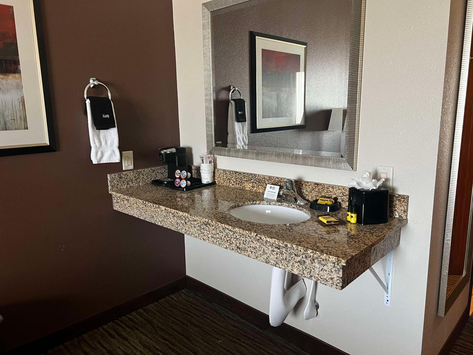 Best Western Plus Landmark Hotel photo 34