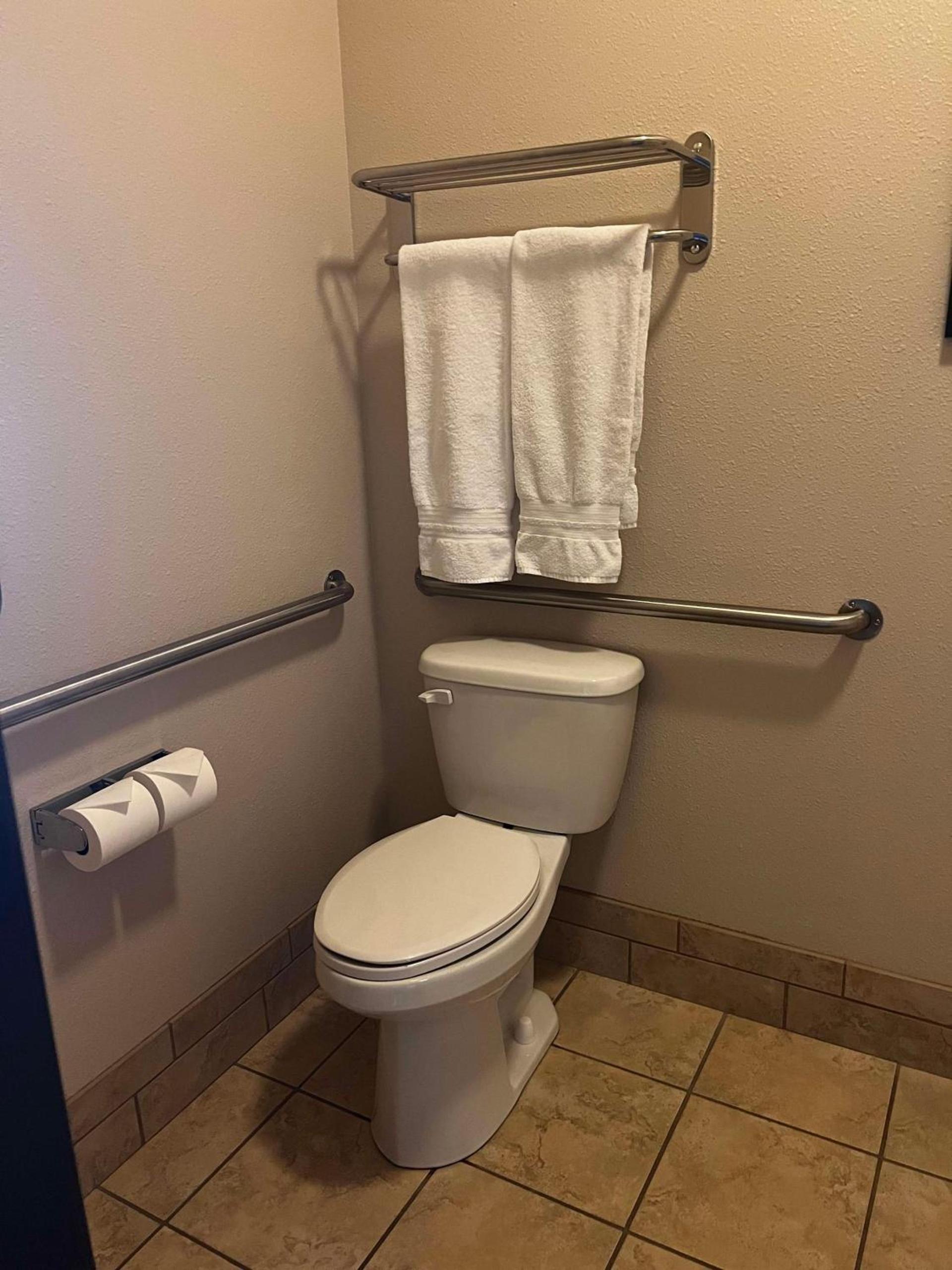 Best Western Plus Landmark Hotel photo 42