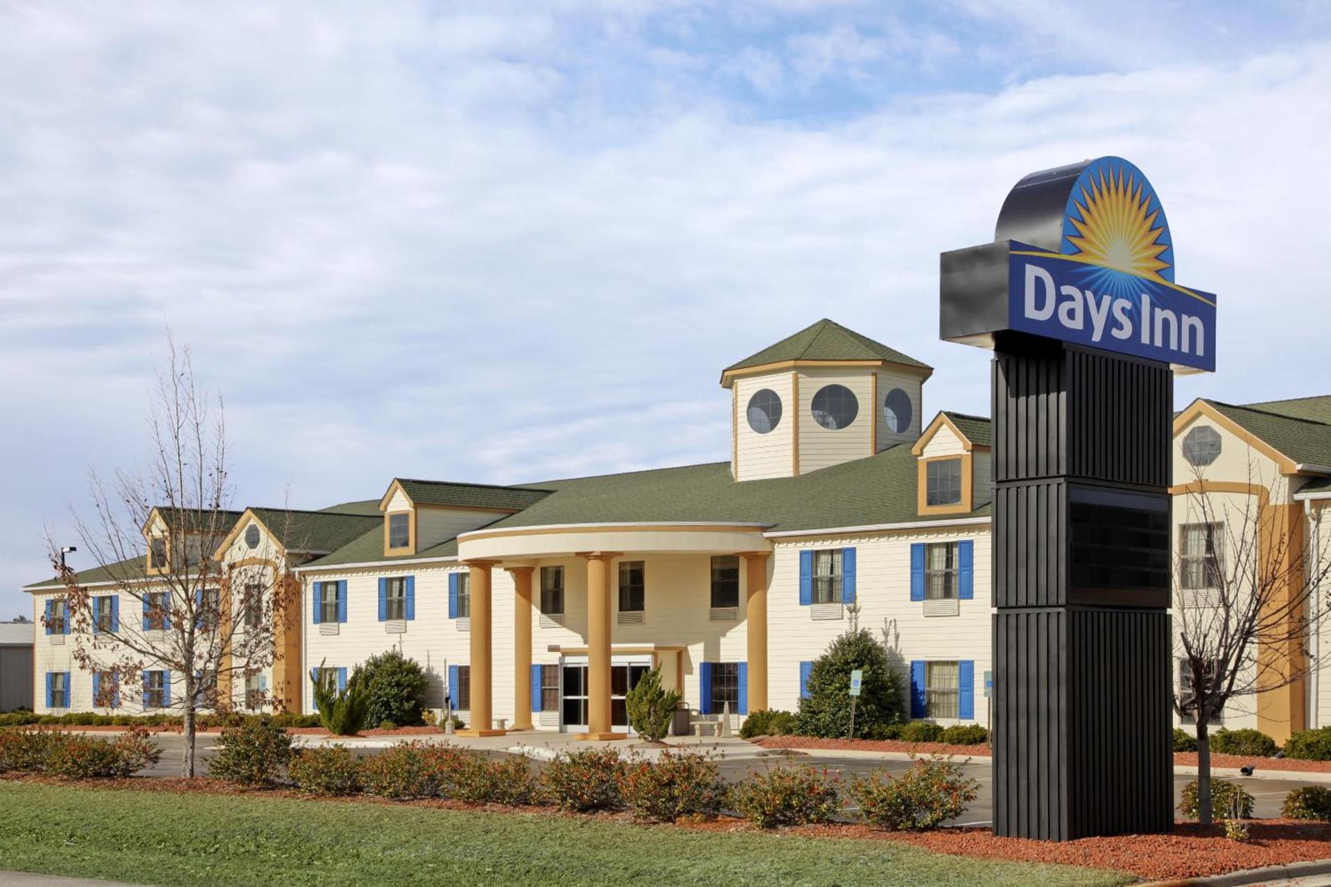 Days Inn by Wyndham Shallotte photo 41