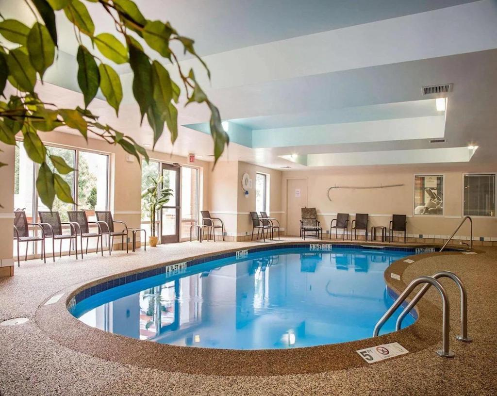 Comfort Suites West Warwick - Providence photo 46