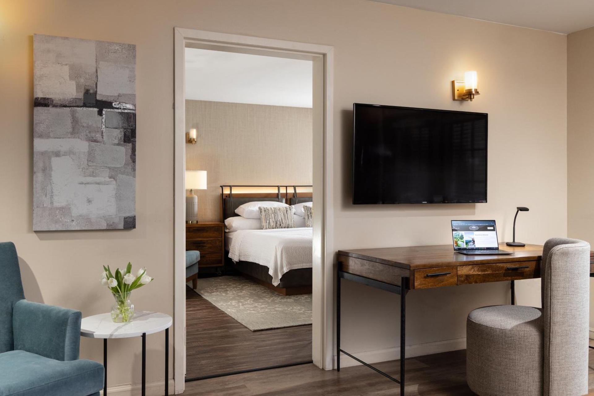 Meadowbrook Inn photo 49