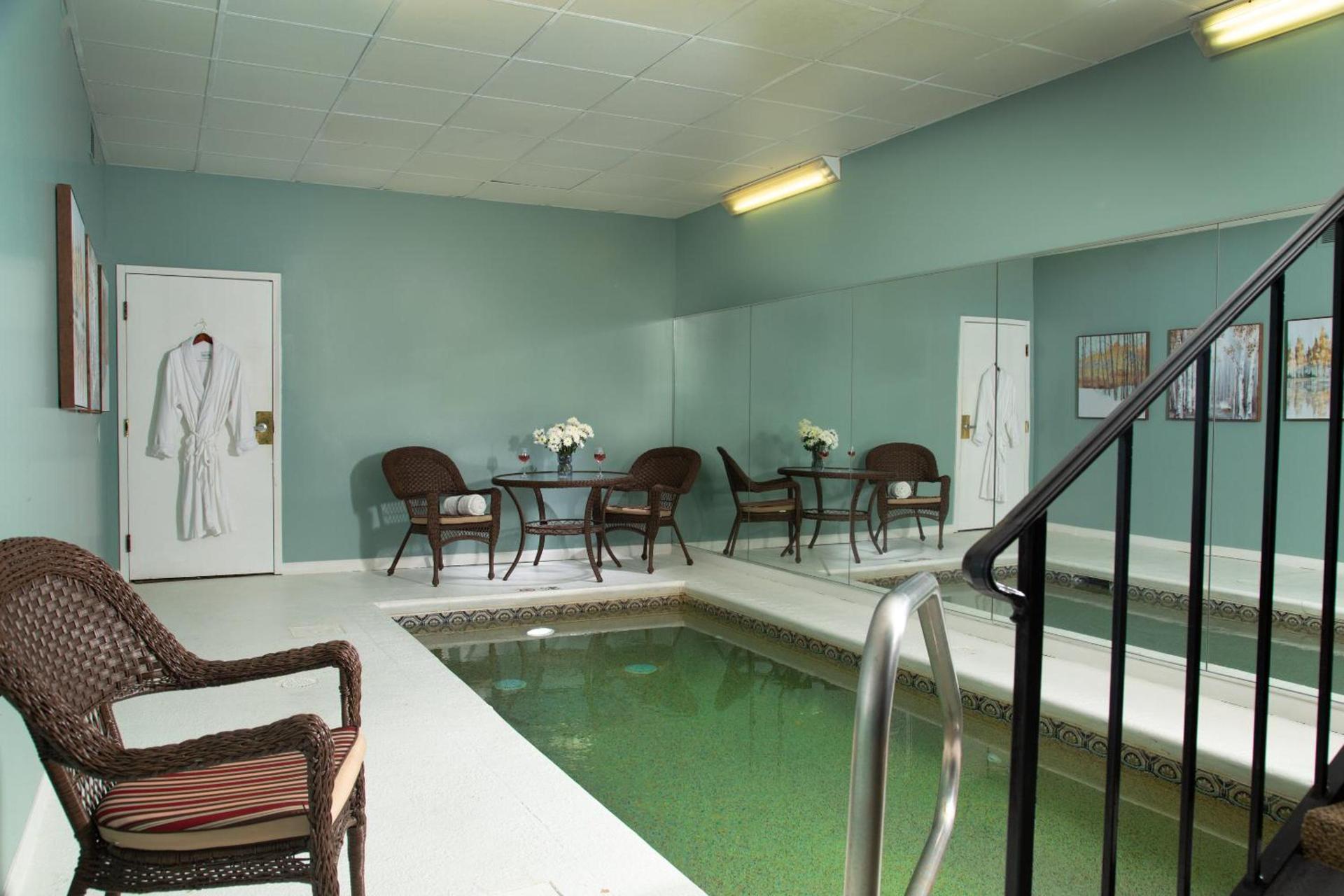 Meadowbrook Inn photo 52