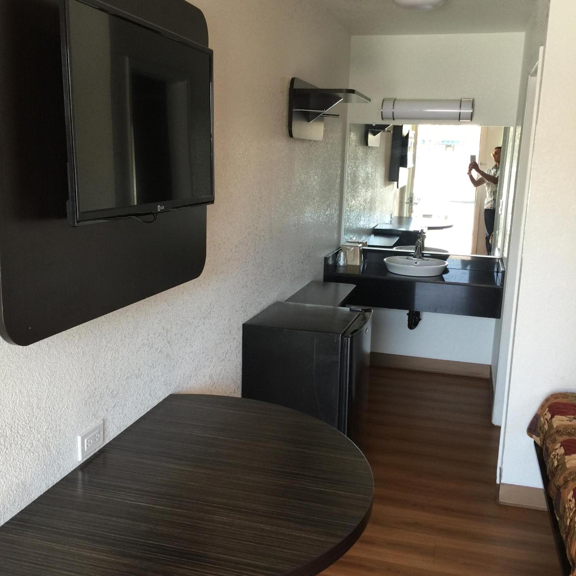 Motel 6 Bakersfield photo 17
