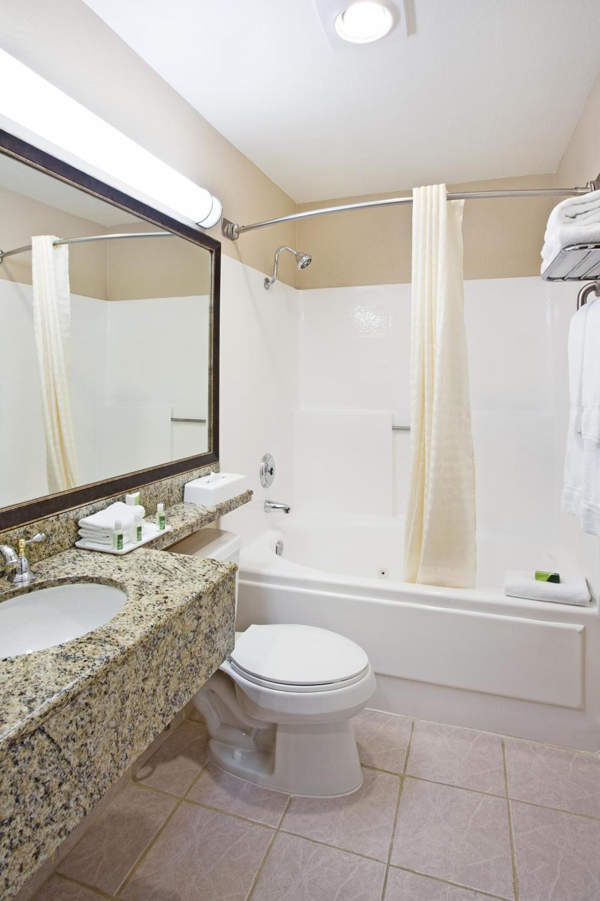 Best Western Plus Marina Shores Hotel photo 26