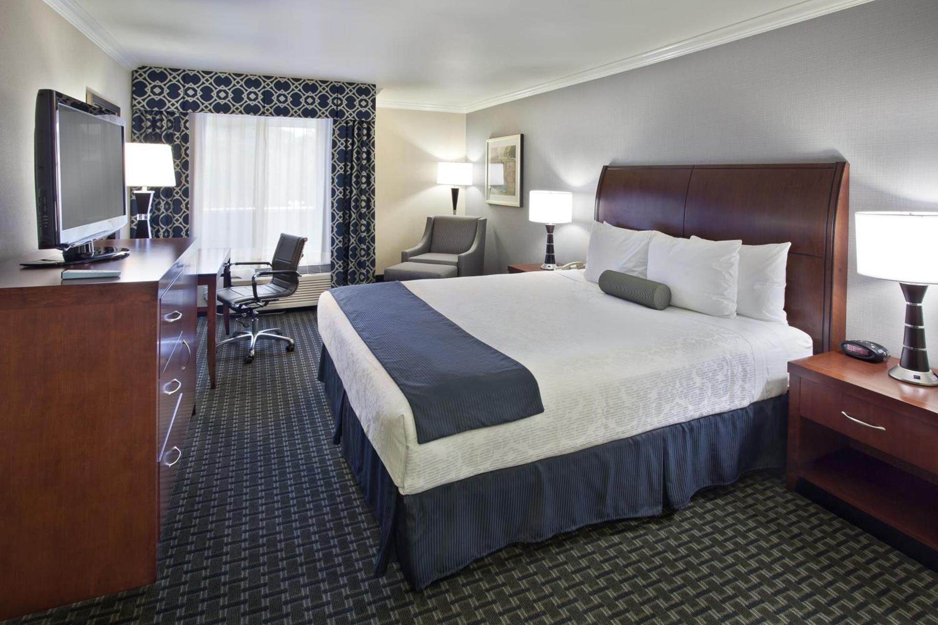 Best Western Plus Marina Shores Hotel photo 25