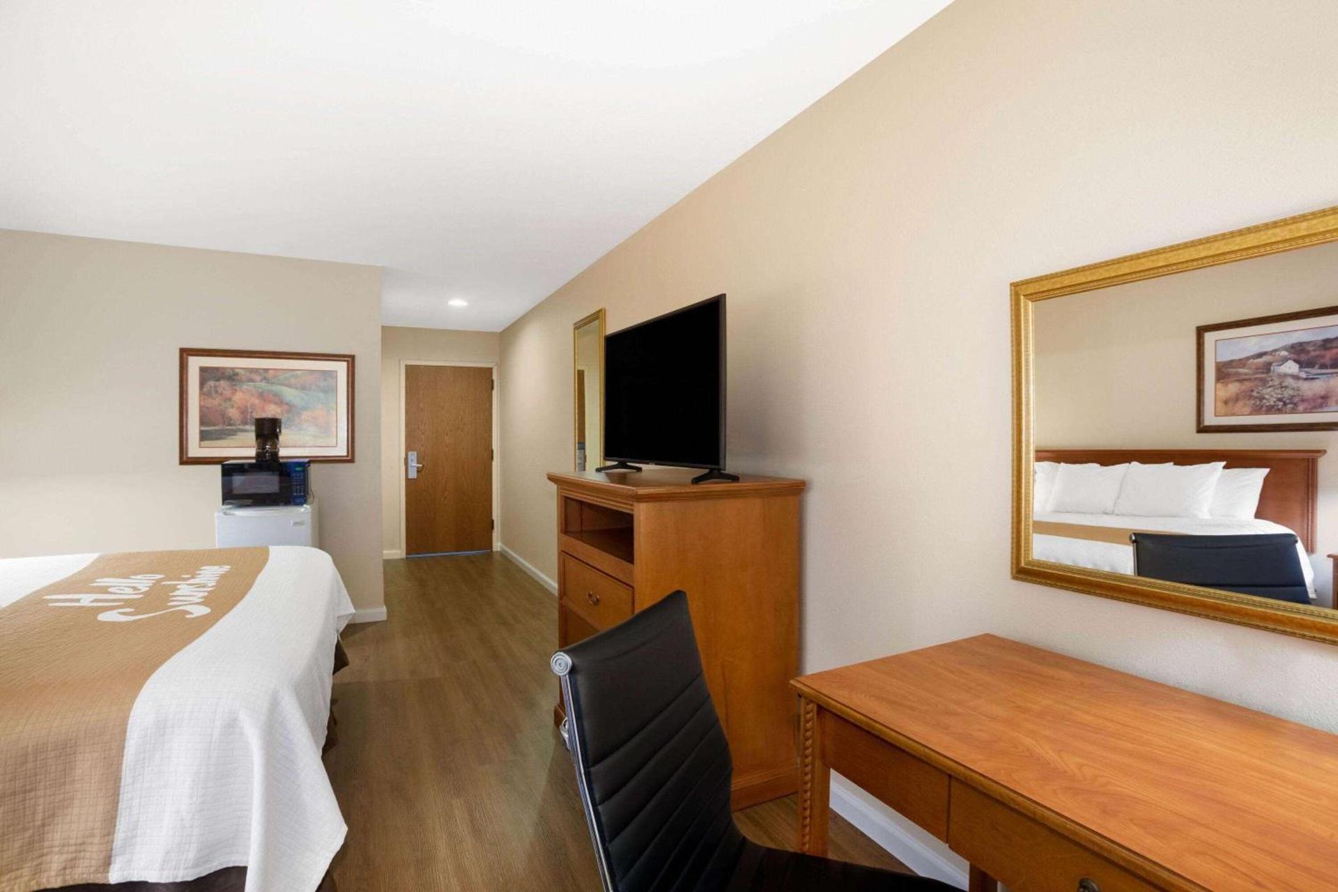 Days Inn & Suites by Wyndham Cuba photo 26