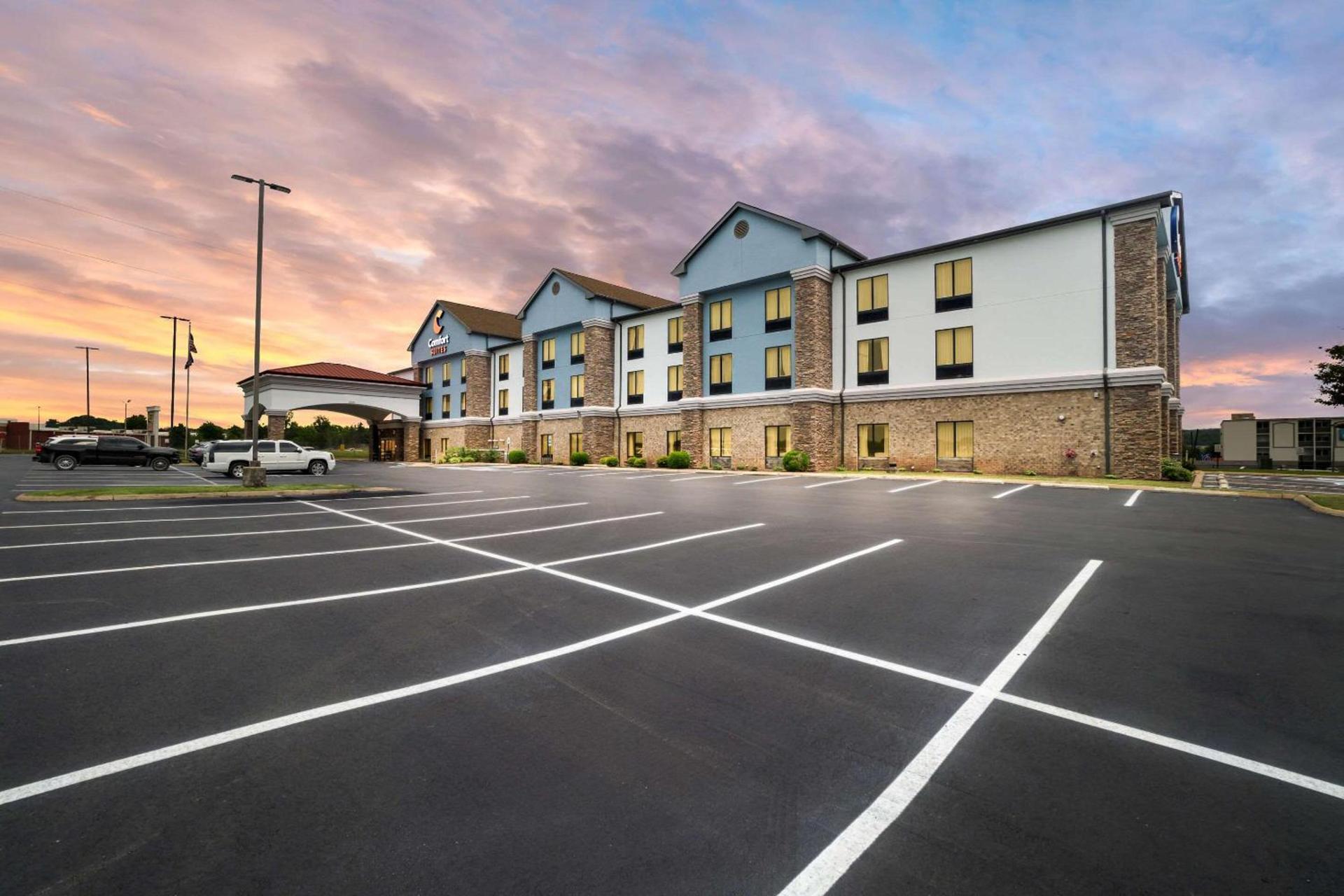 Comfort Suites Jackson I-40 photo 3