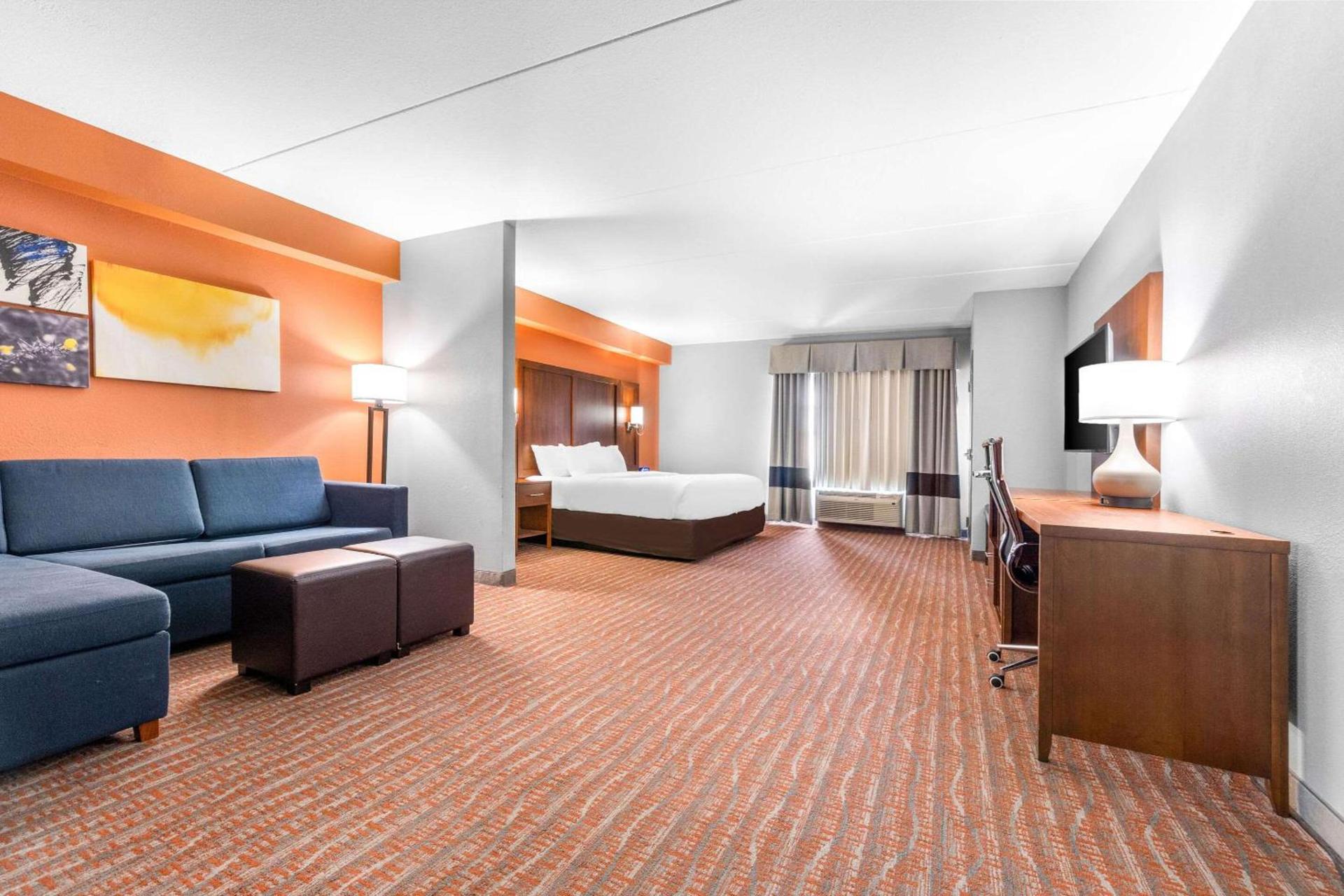 Comfort Suites Jackson I-40 photo 14
