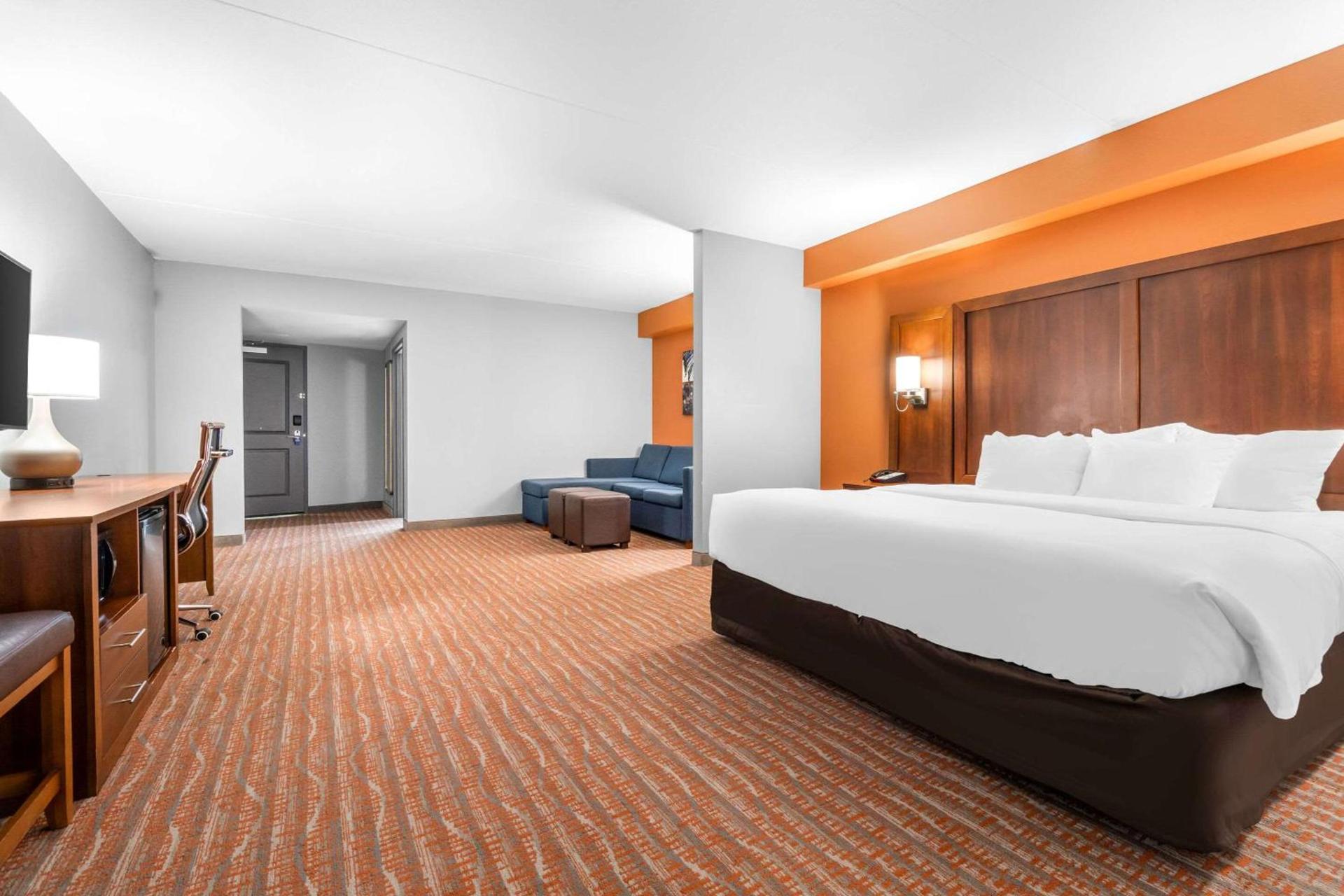 Comfort Suites Jackson I-40 photo 15