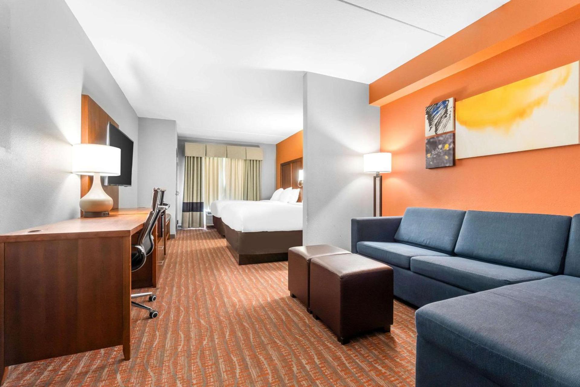 Comfort Suites Jackson I-40 photo 17