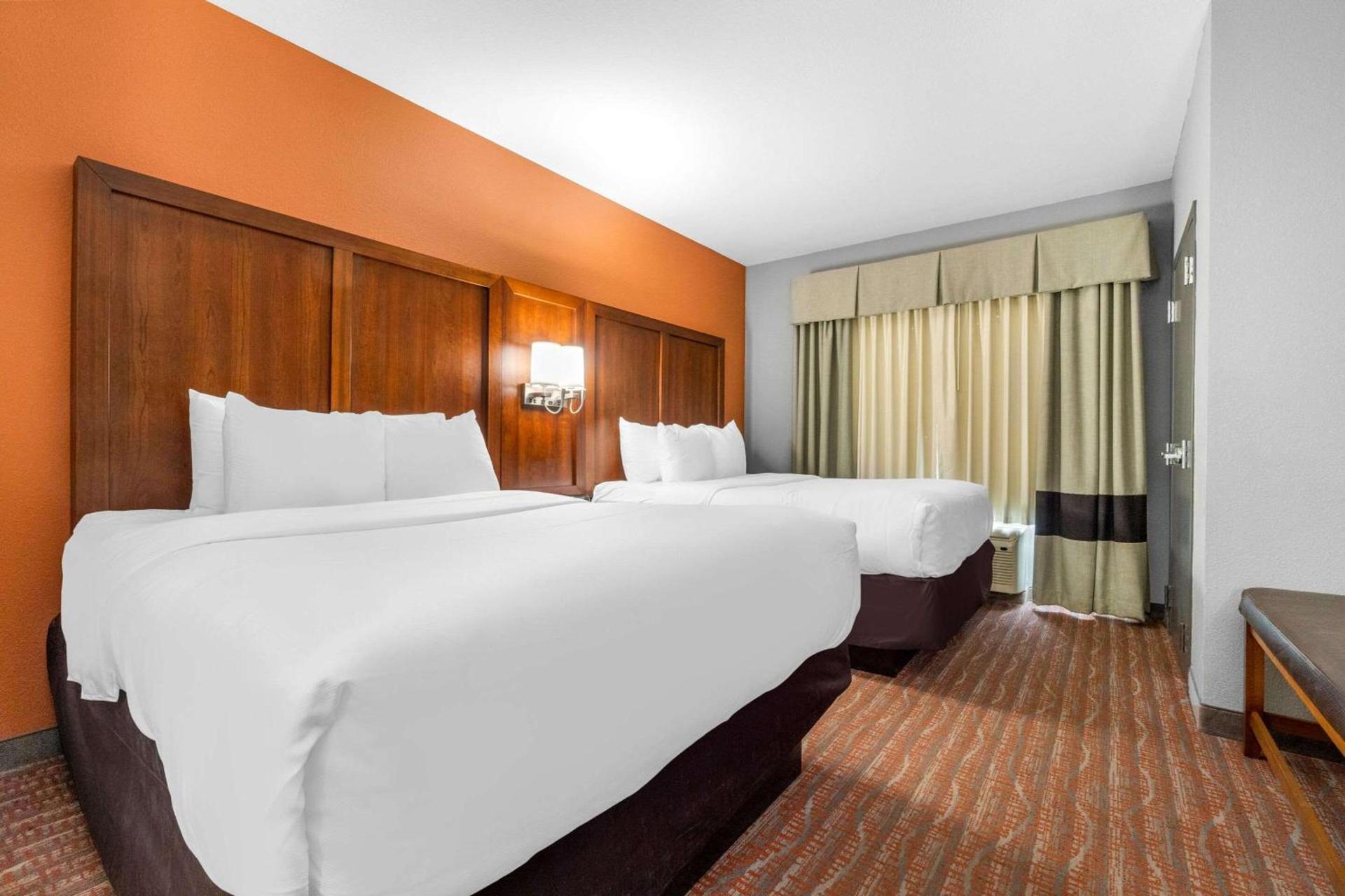 Comfort Suites Jackson I-40 photo 20