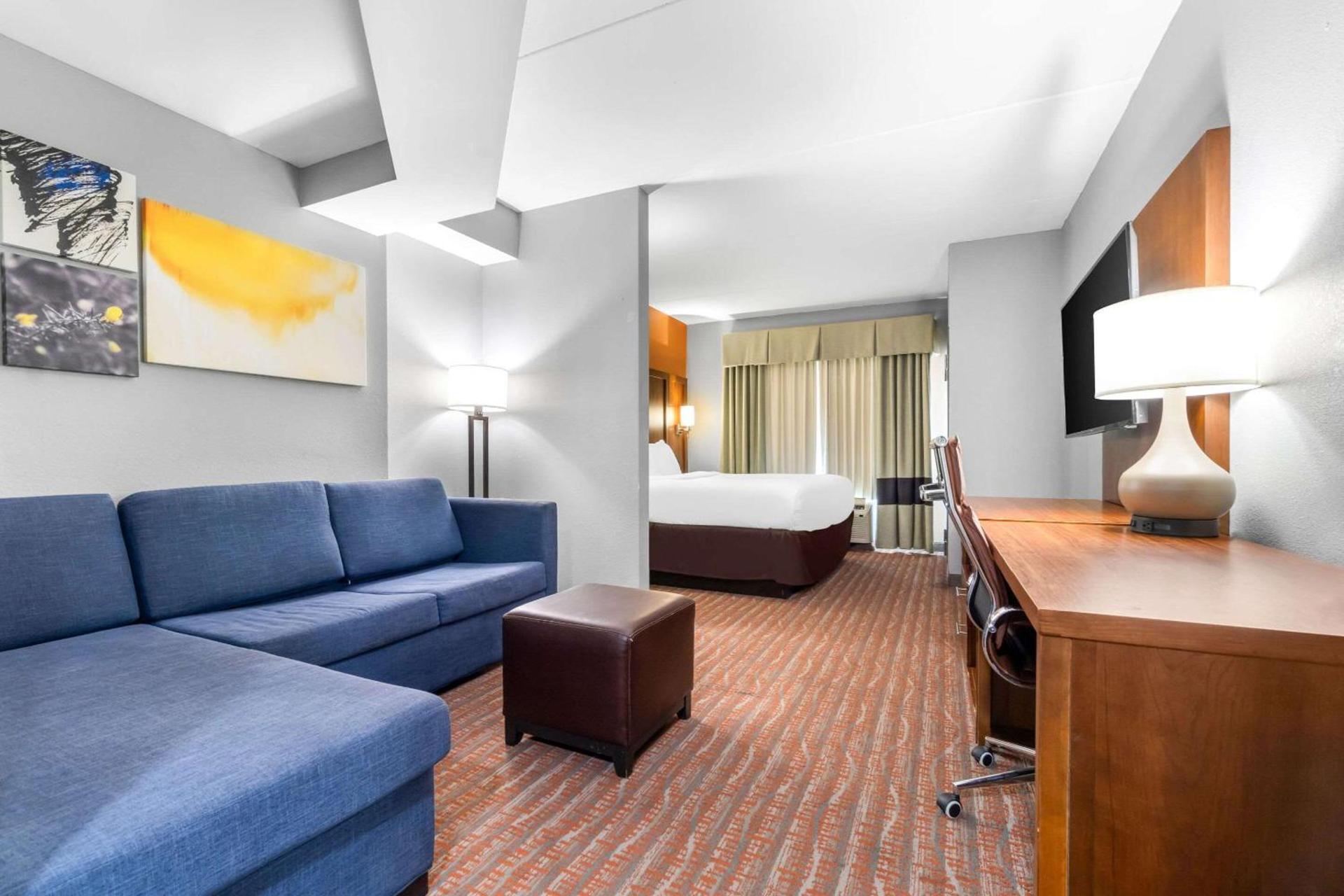 Comfort Suites Jackson I-40 photo 23