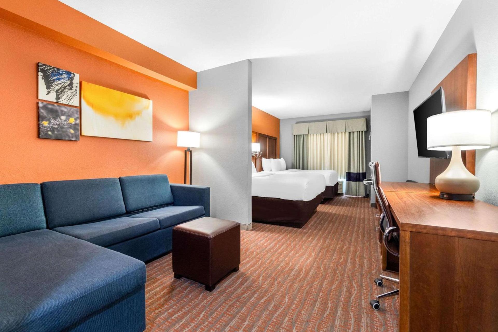 Comfort Suites Jackson I-40 photo 21