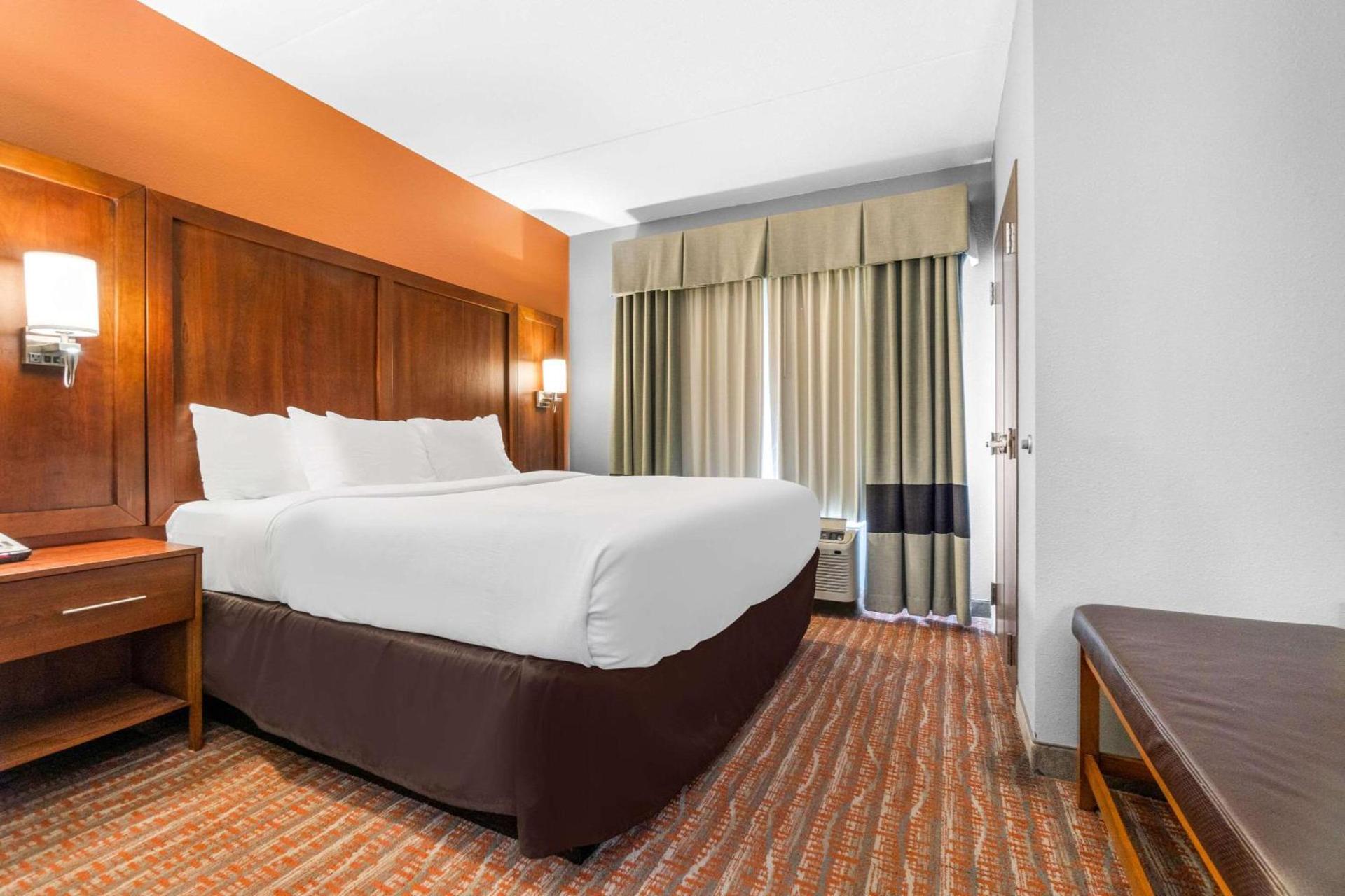 Comfort Suites Jackson I-40 photo 25