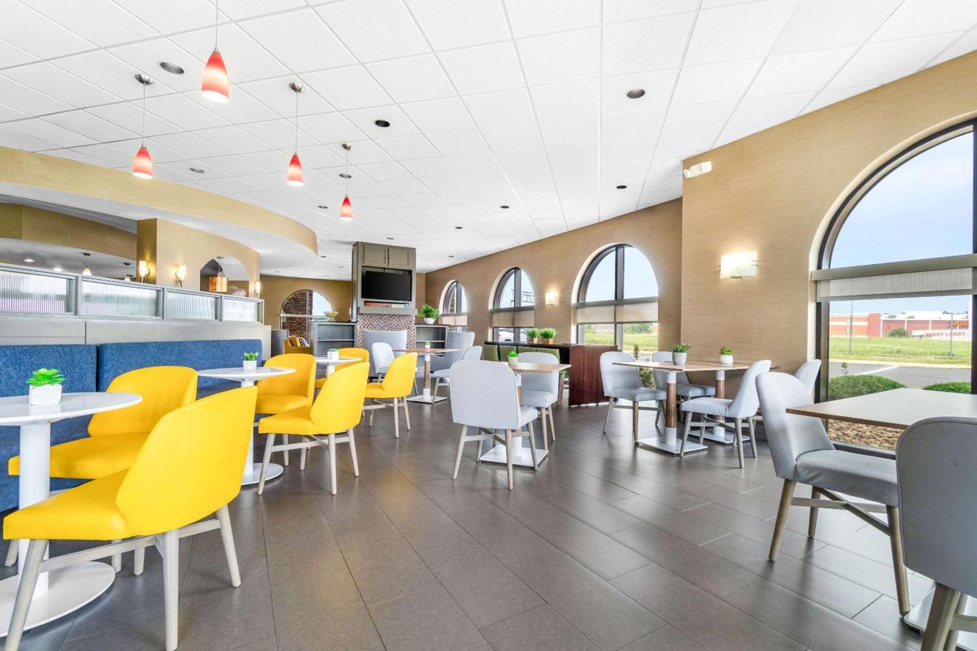Comfort Suites Jackson I-40 photo 31