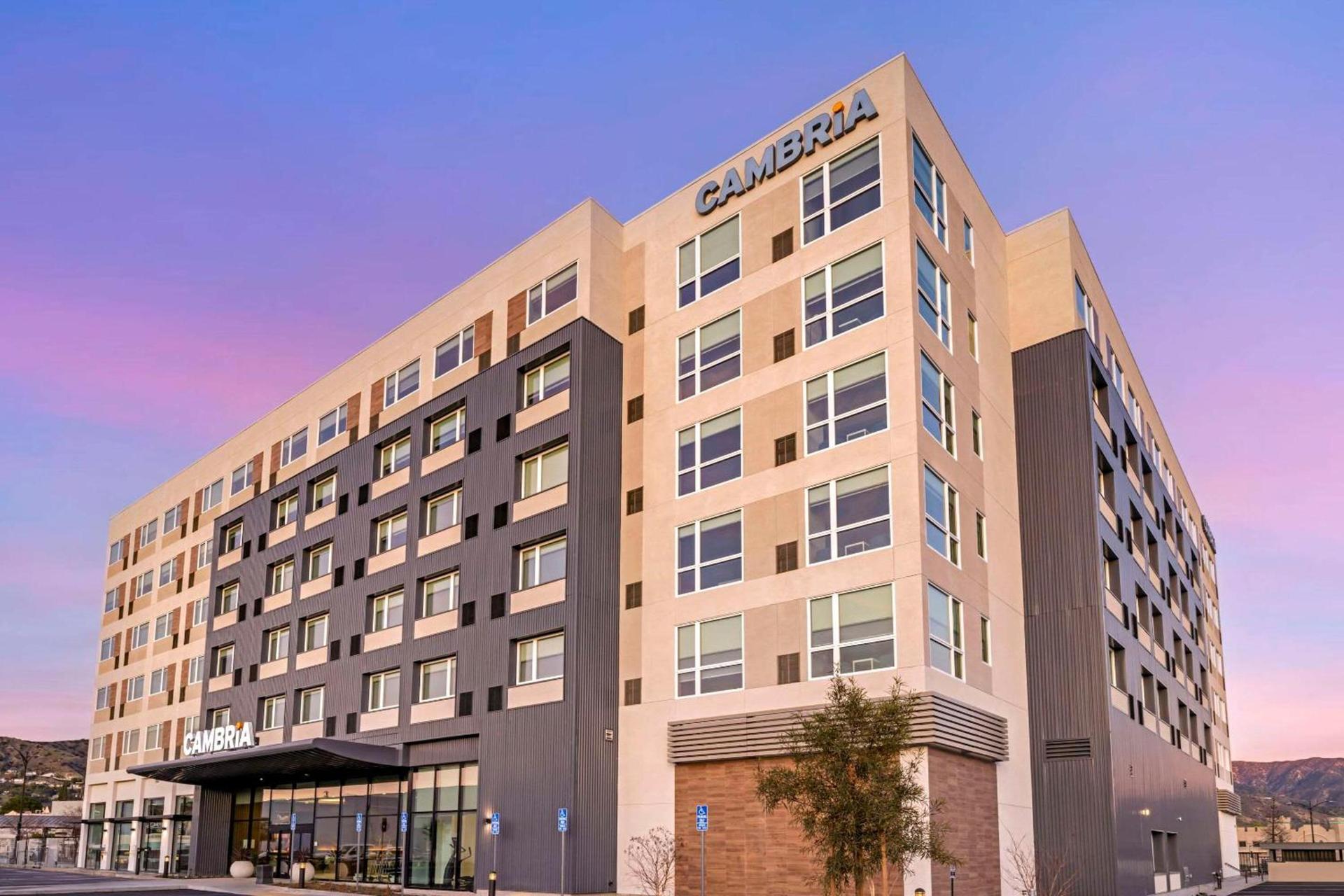 Cambria Hotel Burbank Airport photo 4