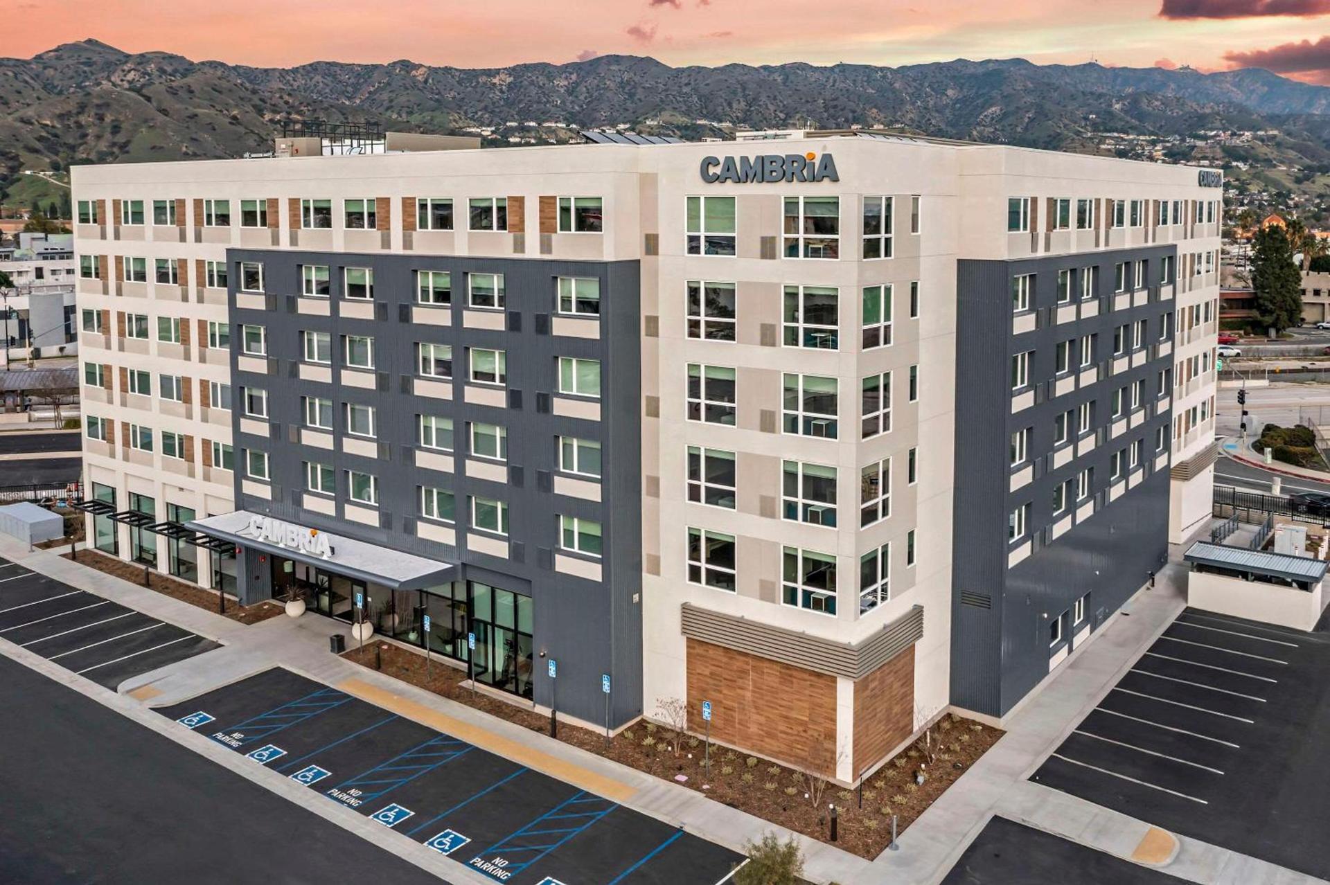Cambria Hotel Burbank Airport photo 6