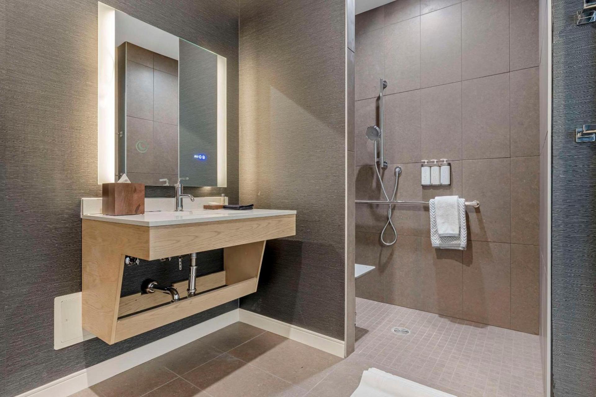 Cambria Hotel Burbank Airport photo 20
