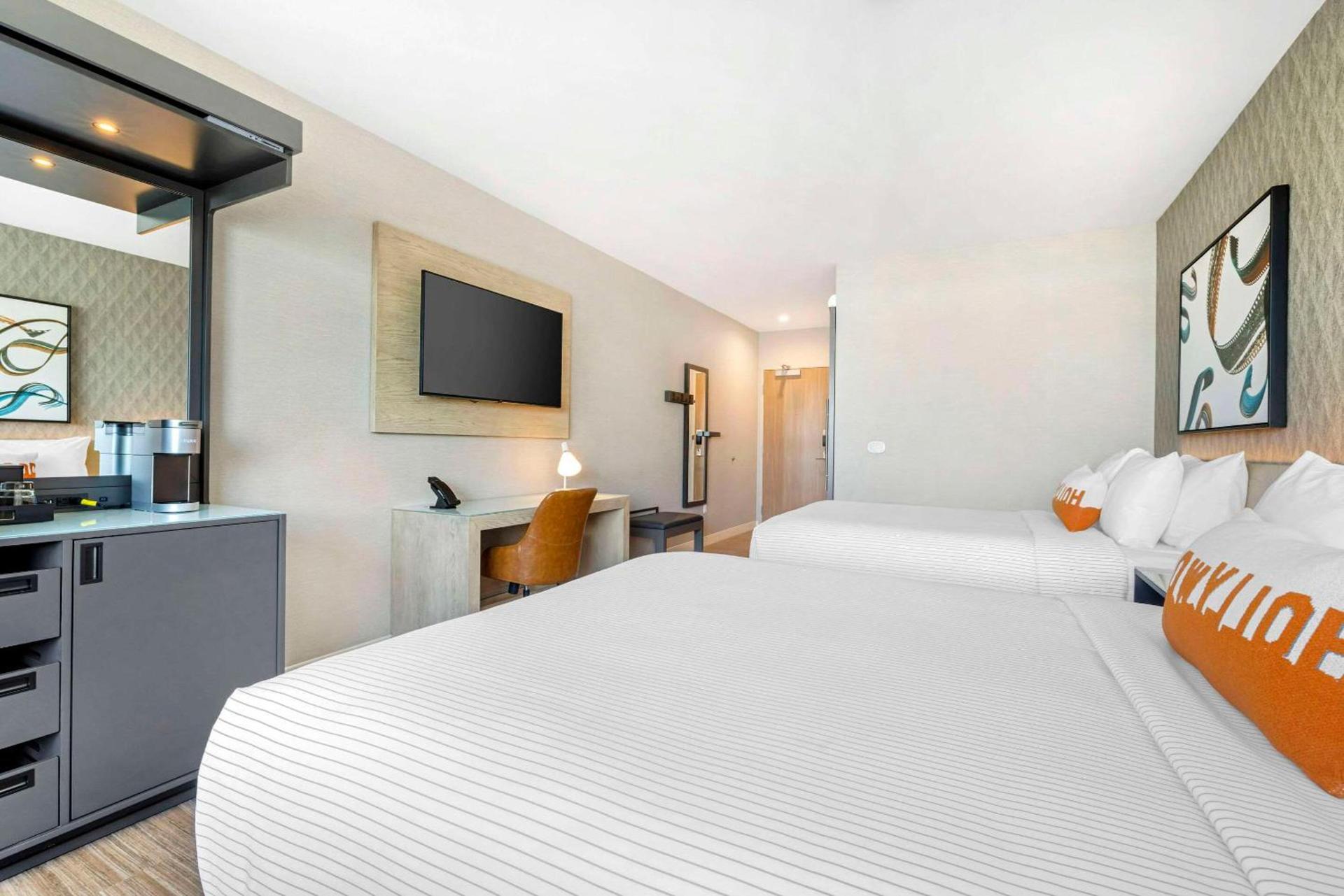 Cambria Hotel Burbank Airport photo 27