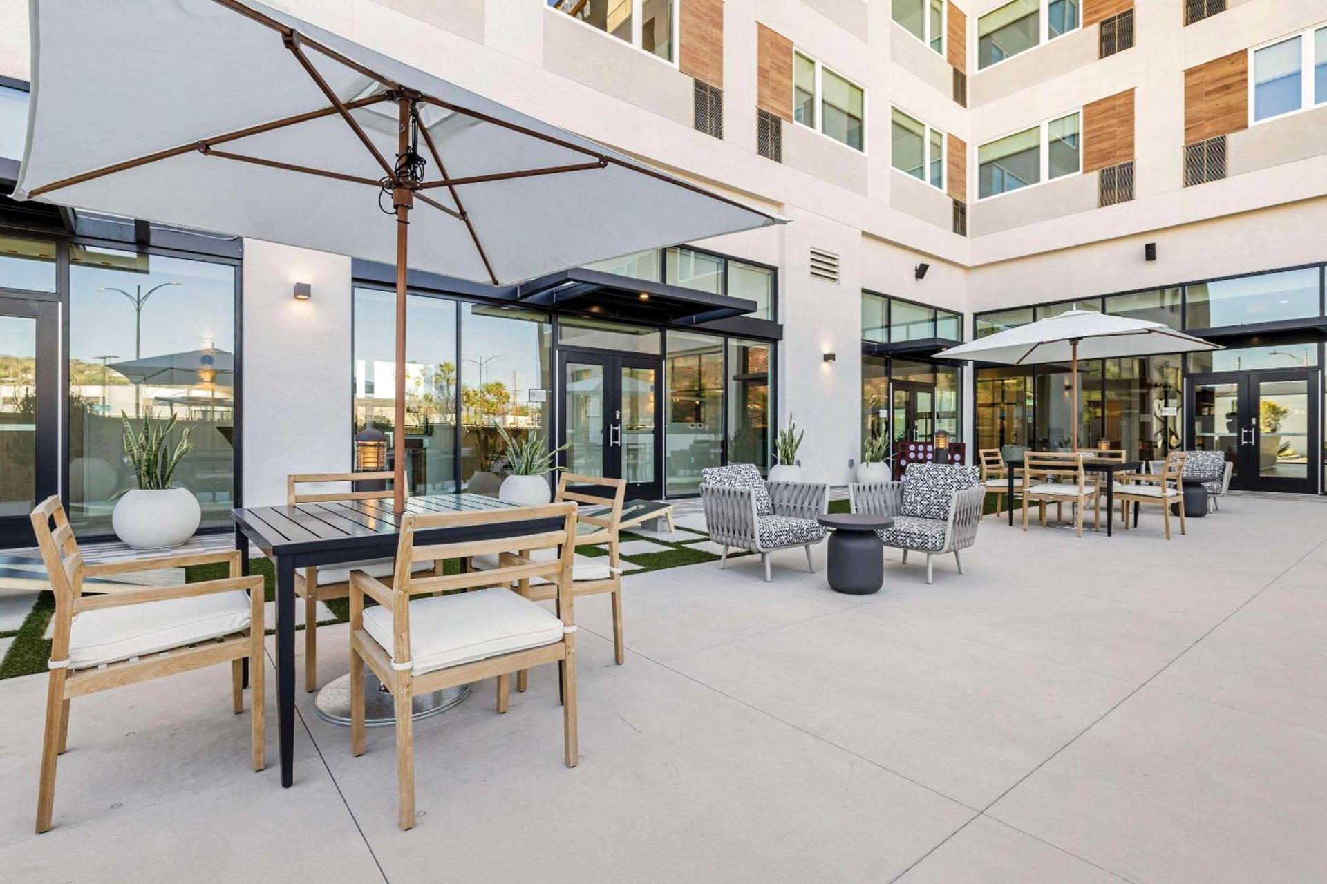 Cambria Hotel Burbank Airport photo 47