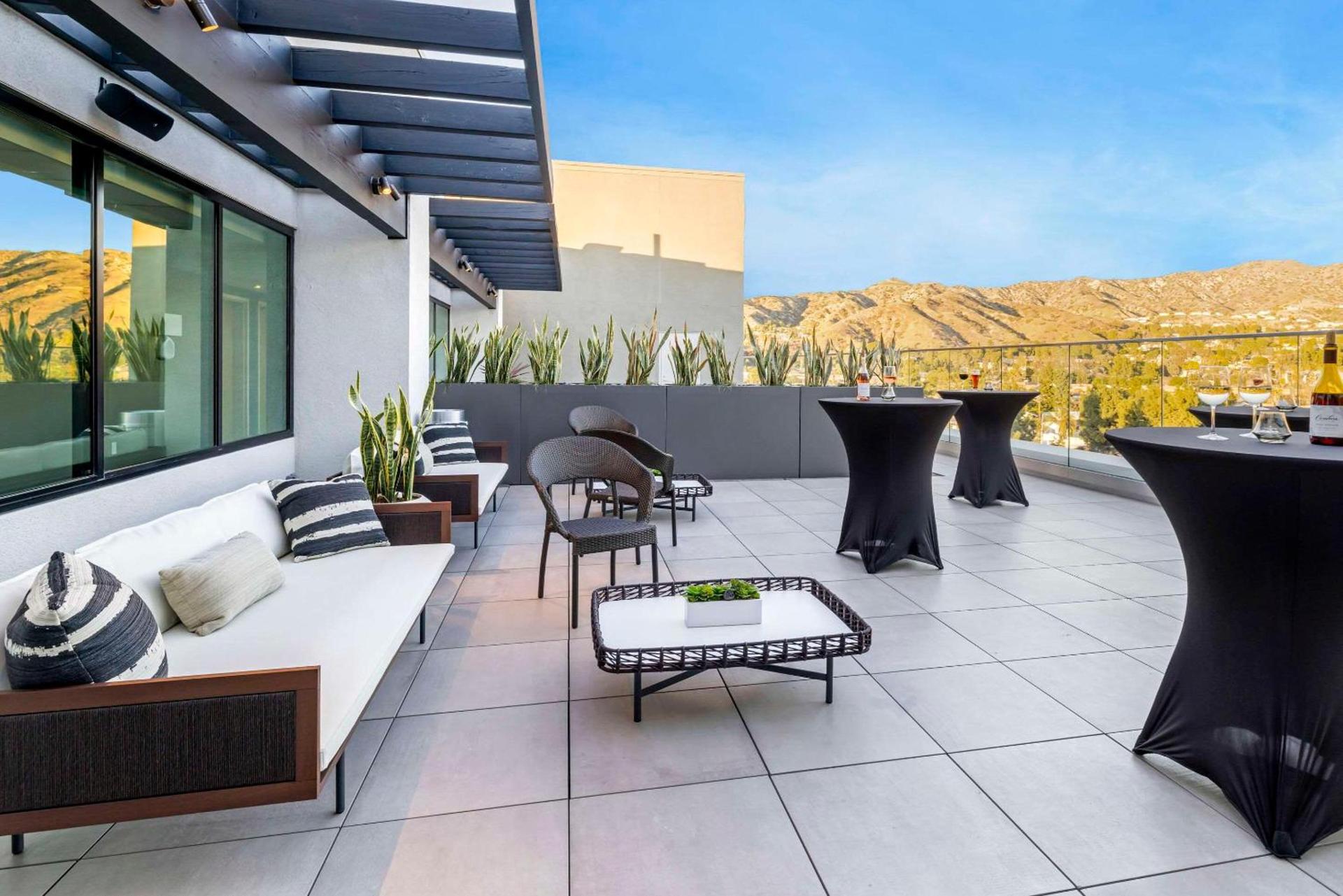 Cambria Hotel Burbank Airport photo 90