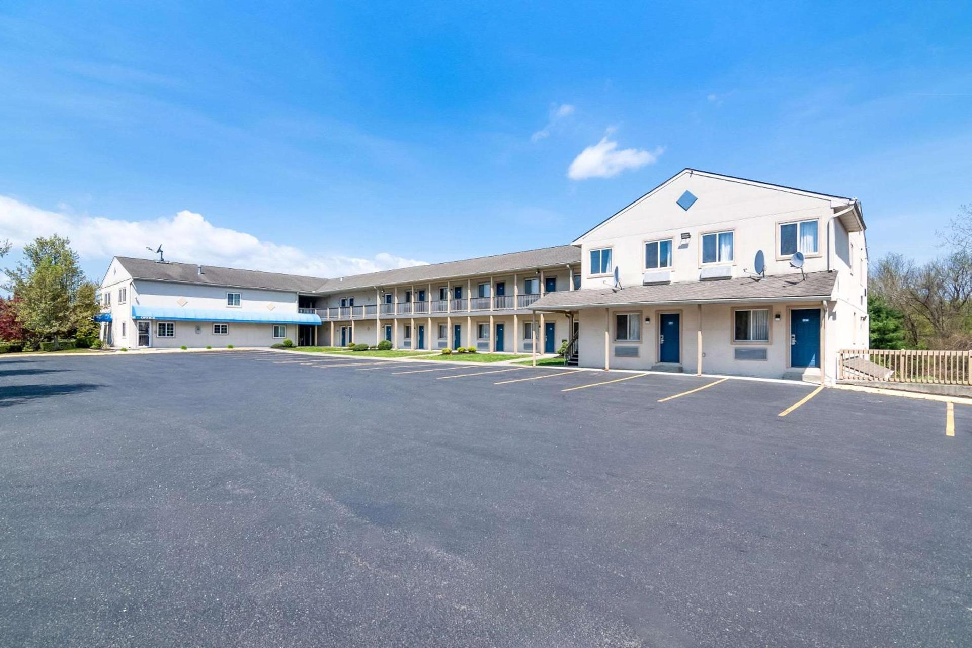 Econo Lodge Bethel - Danbury photo 7
