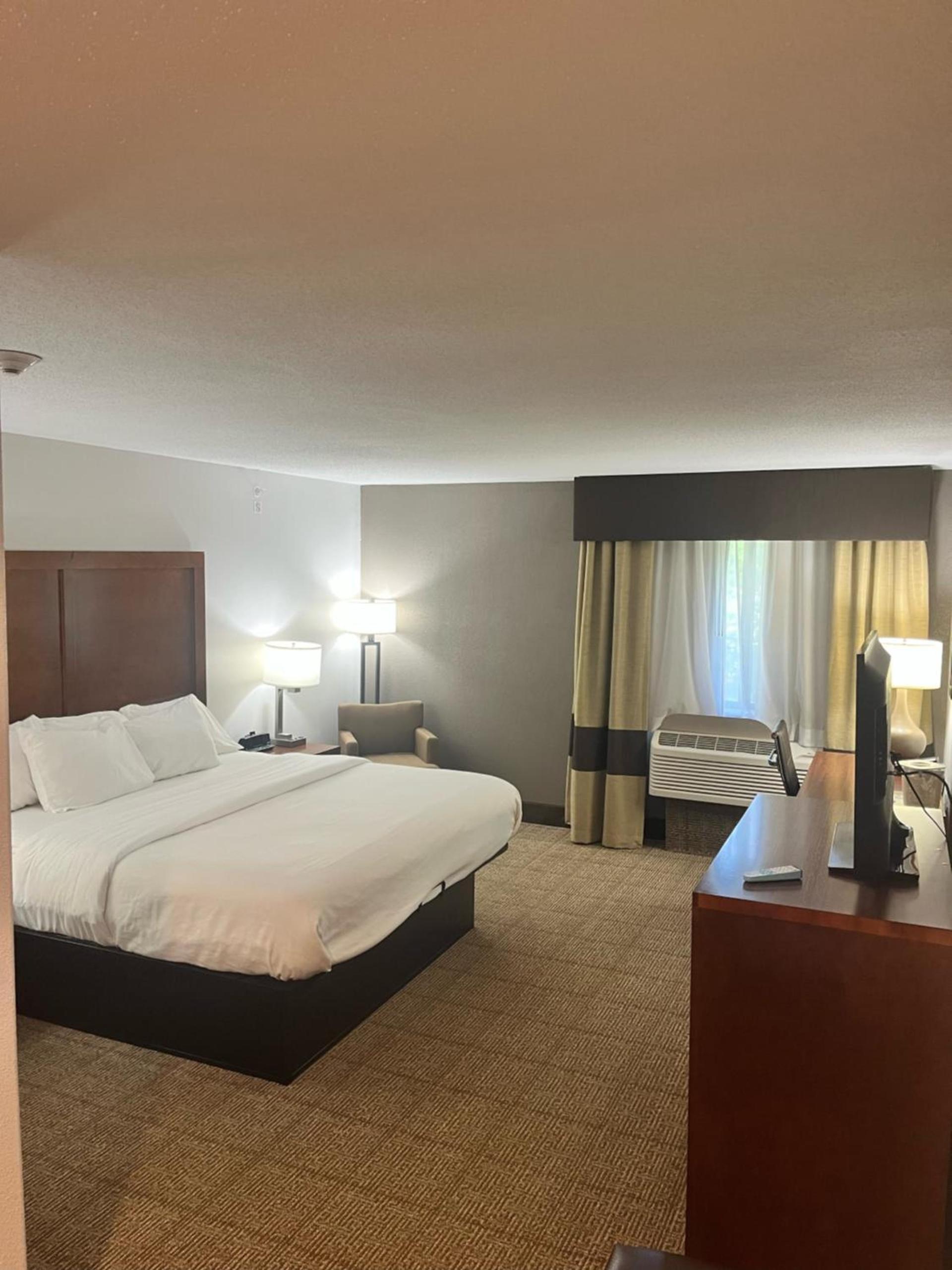 Comfort Inn & Suites Jackson North photo 36