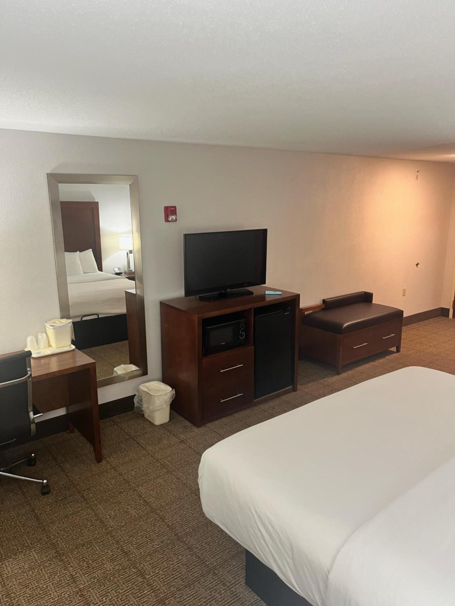 Comfort Inn & Suites Jackson North photo 34