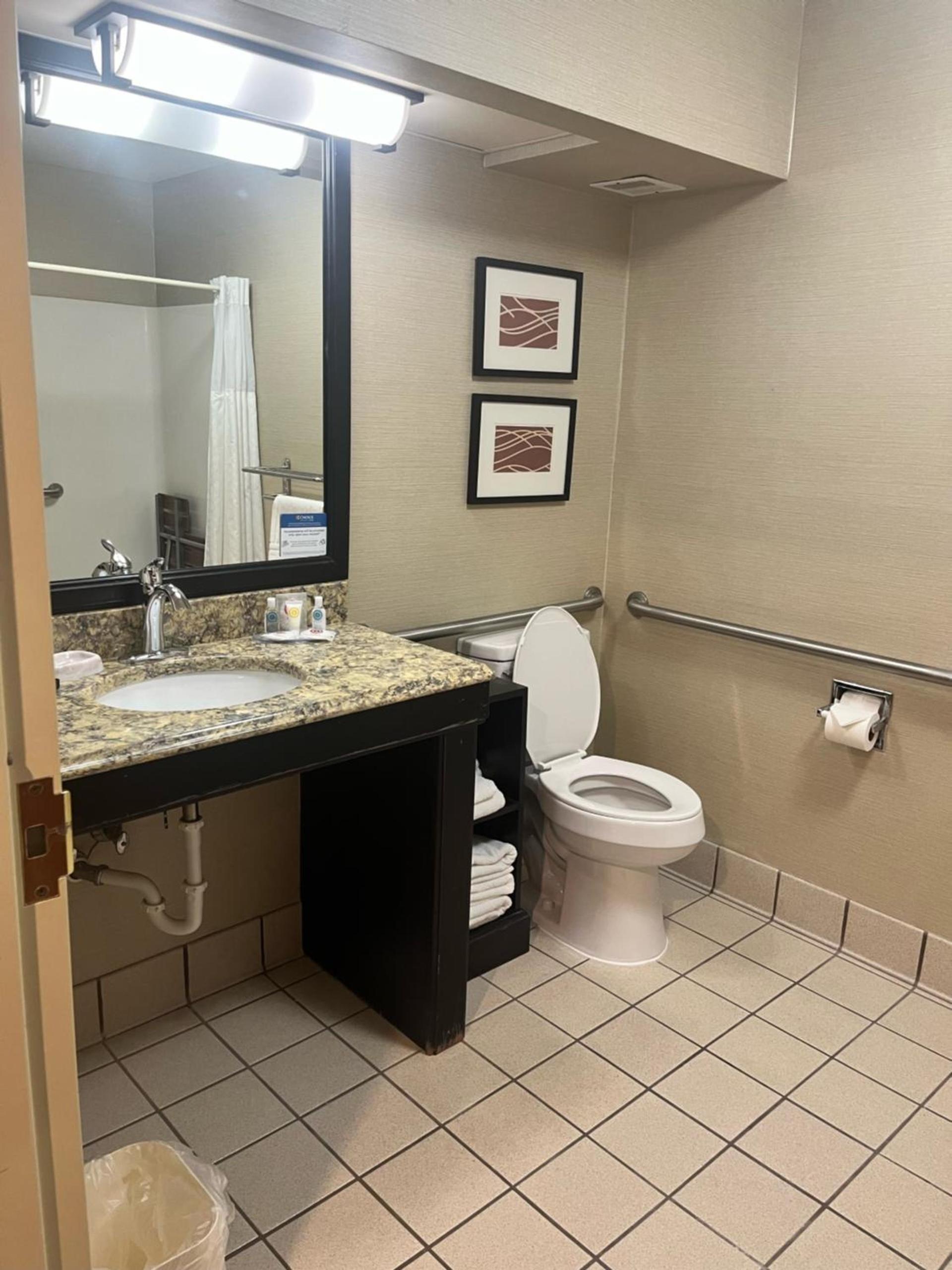 Comfort Inn & Suites Jackson North photo 32