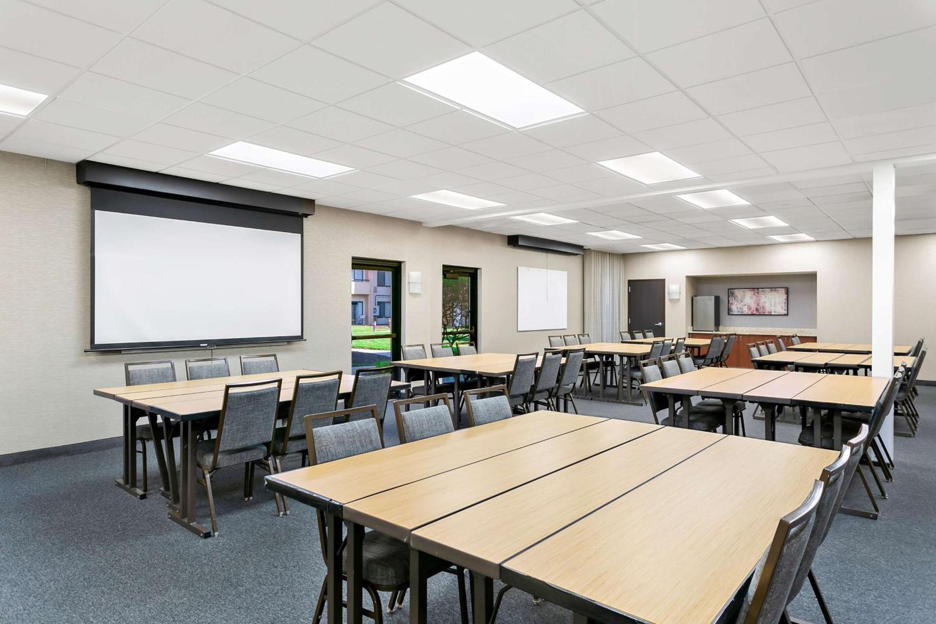 Sonesta Select Greenbelt College Park photo 32