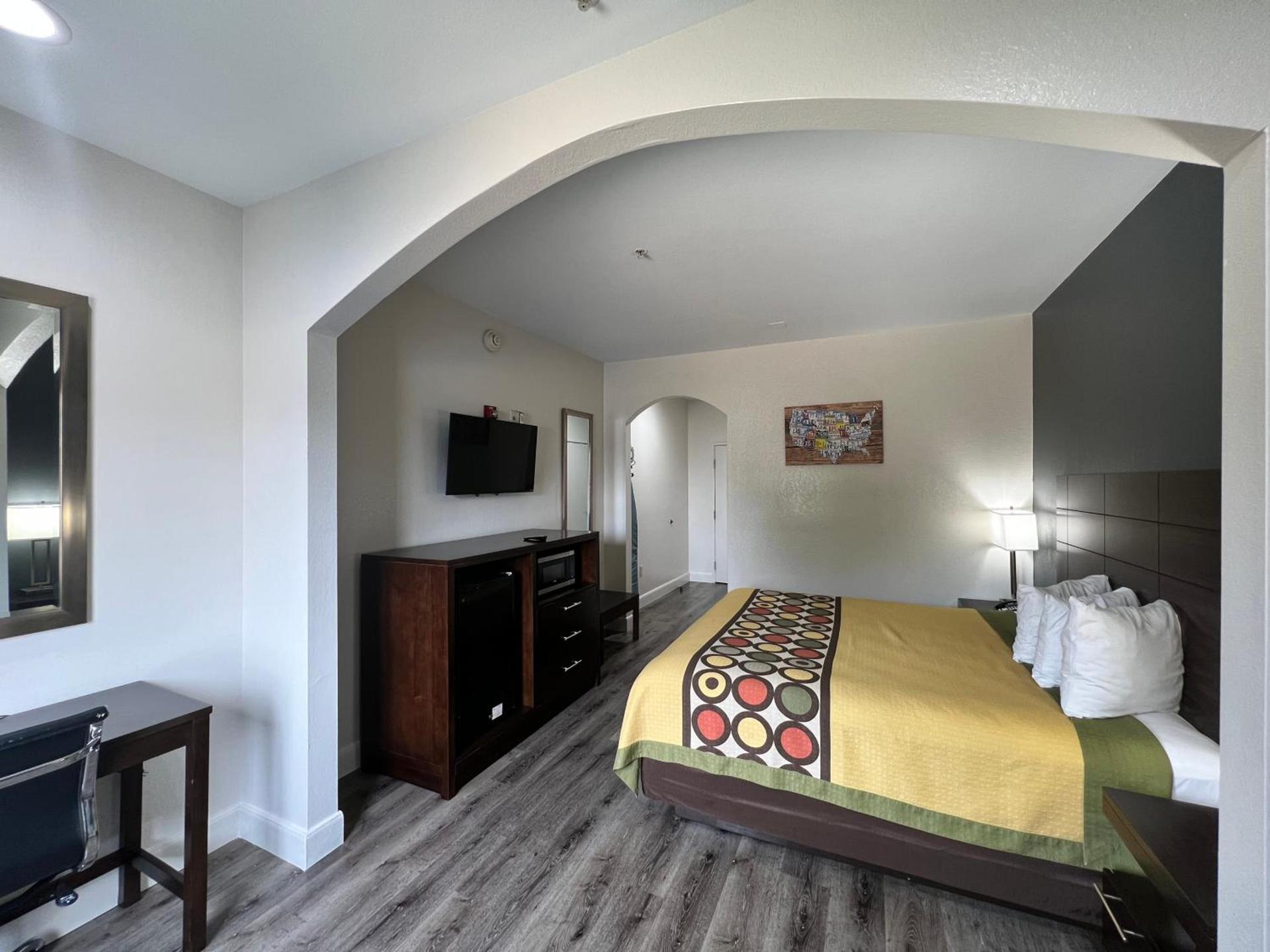 Econo Lodge Beaumont I-10 South photo 38