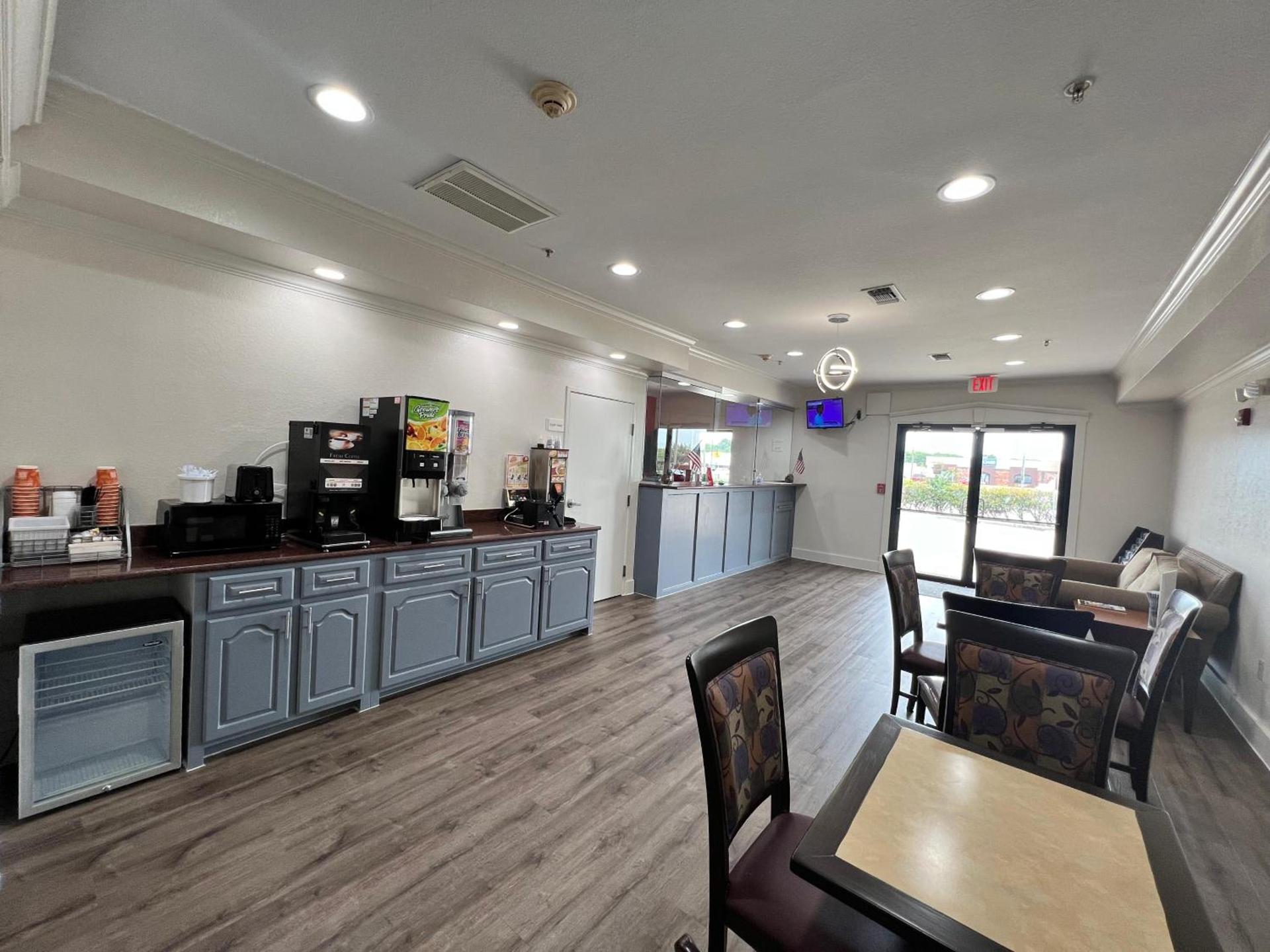 Econo Lodge Beaumont I-10 South photo 41
