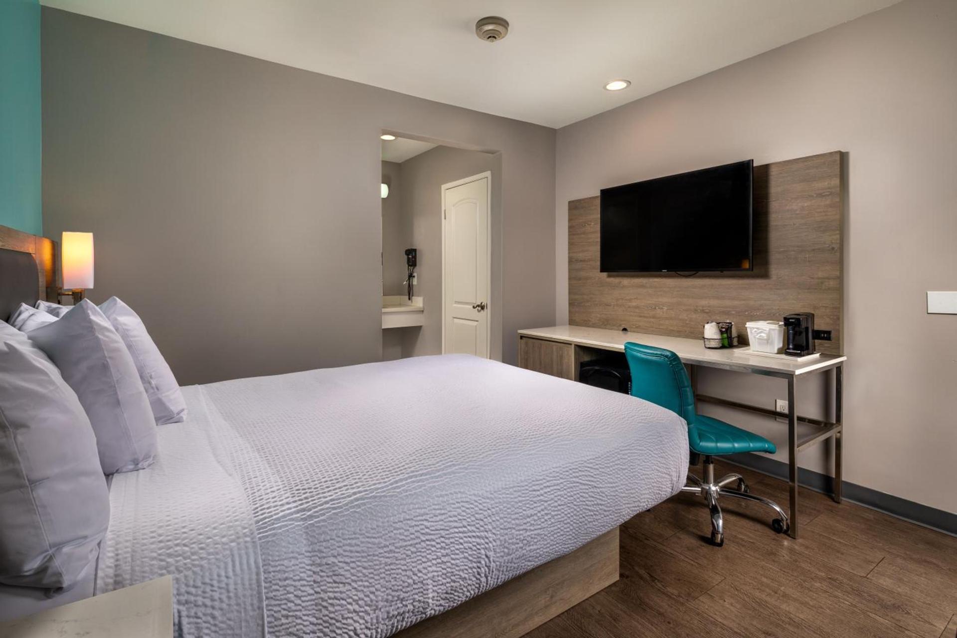 Travelodge by Wyndham LAX photo 34
