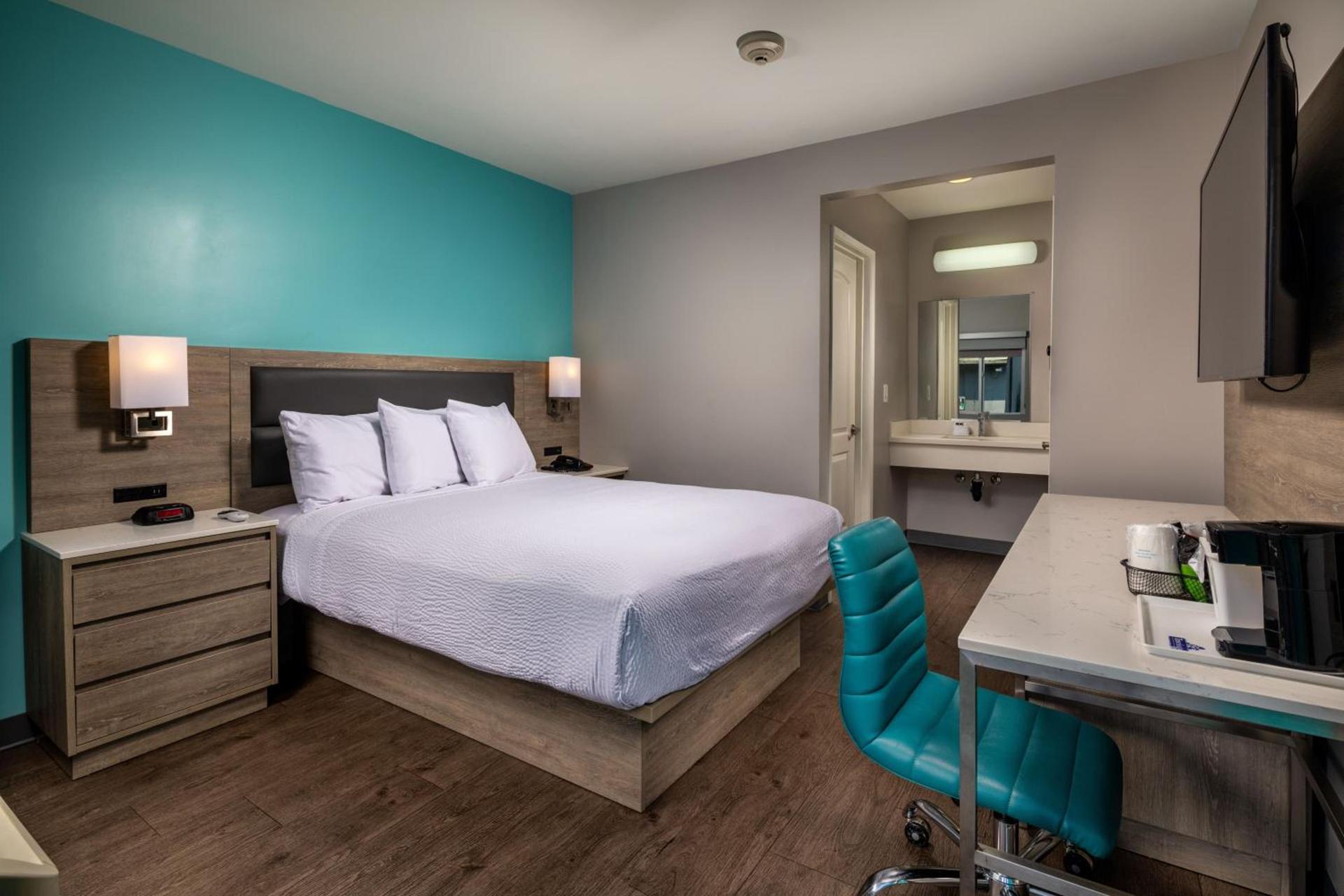Travelodge by Wyndham LAX photo 35
