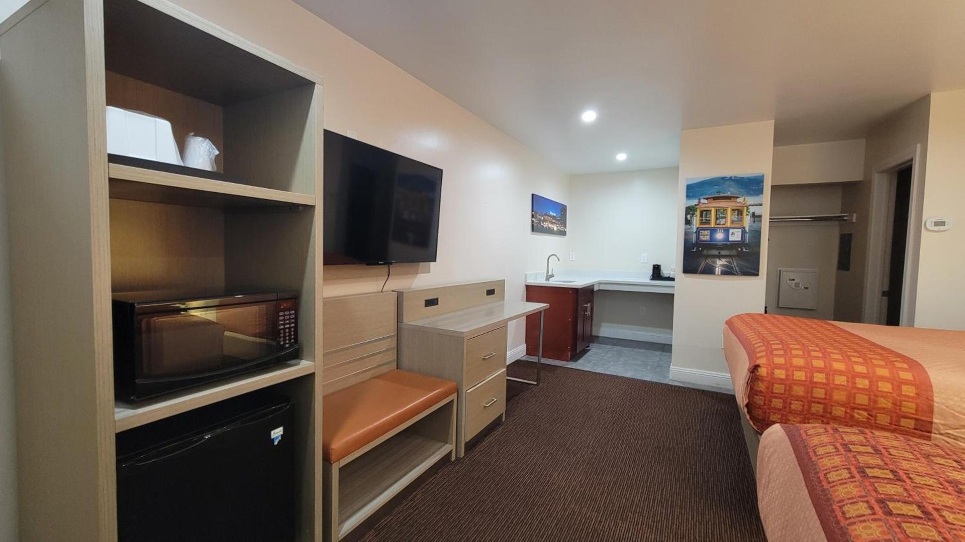 Presidio Parkway Inn photo 13