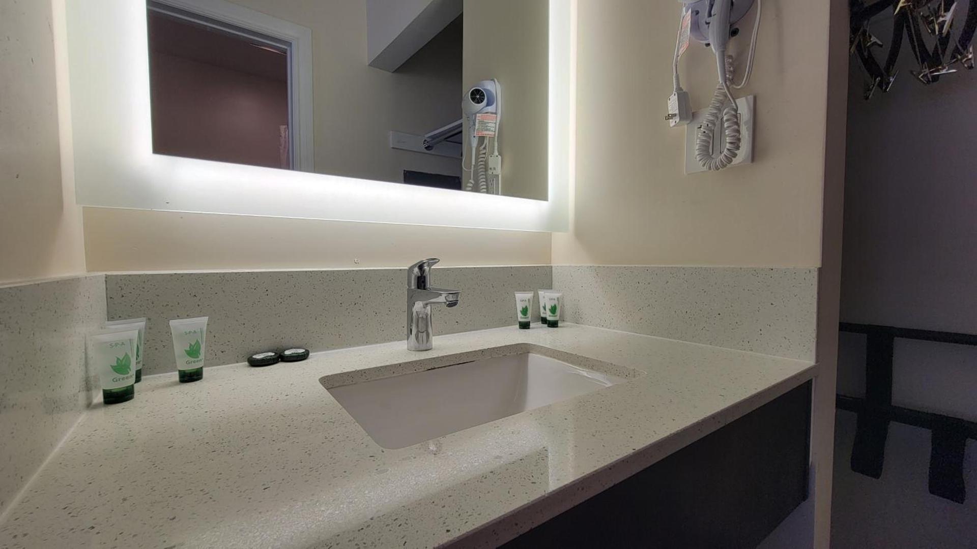 Presidio Parkway Inn photo 14
