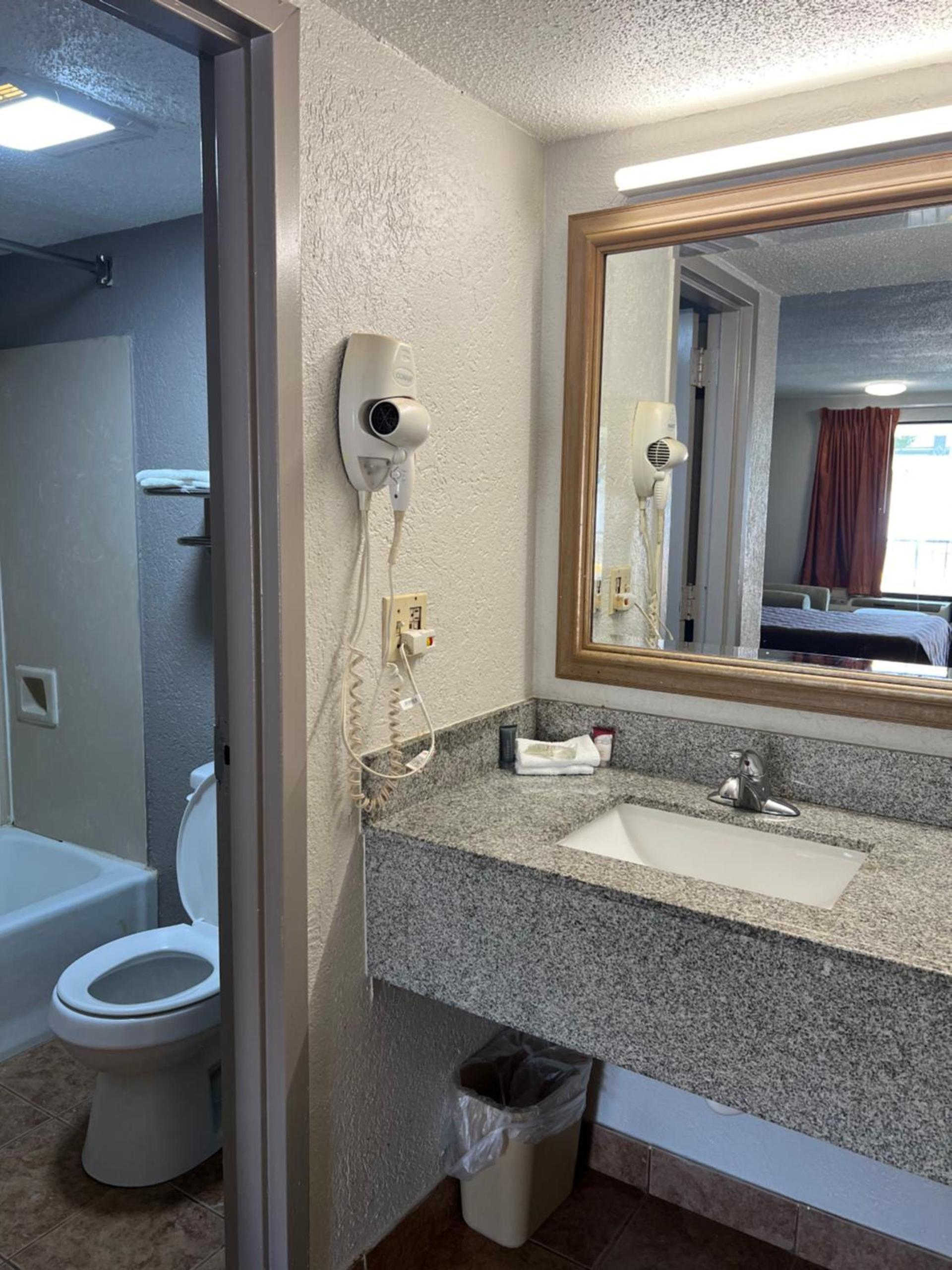 American Inn Columbia photo 48